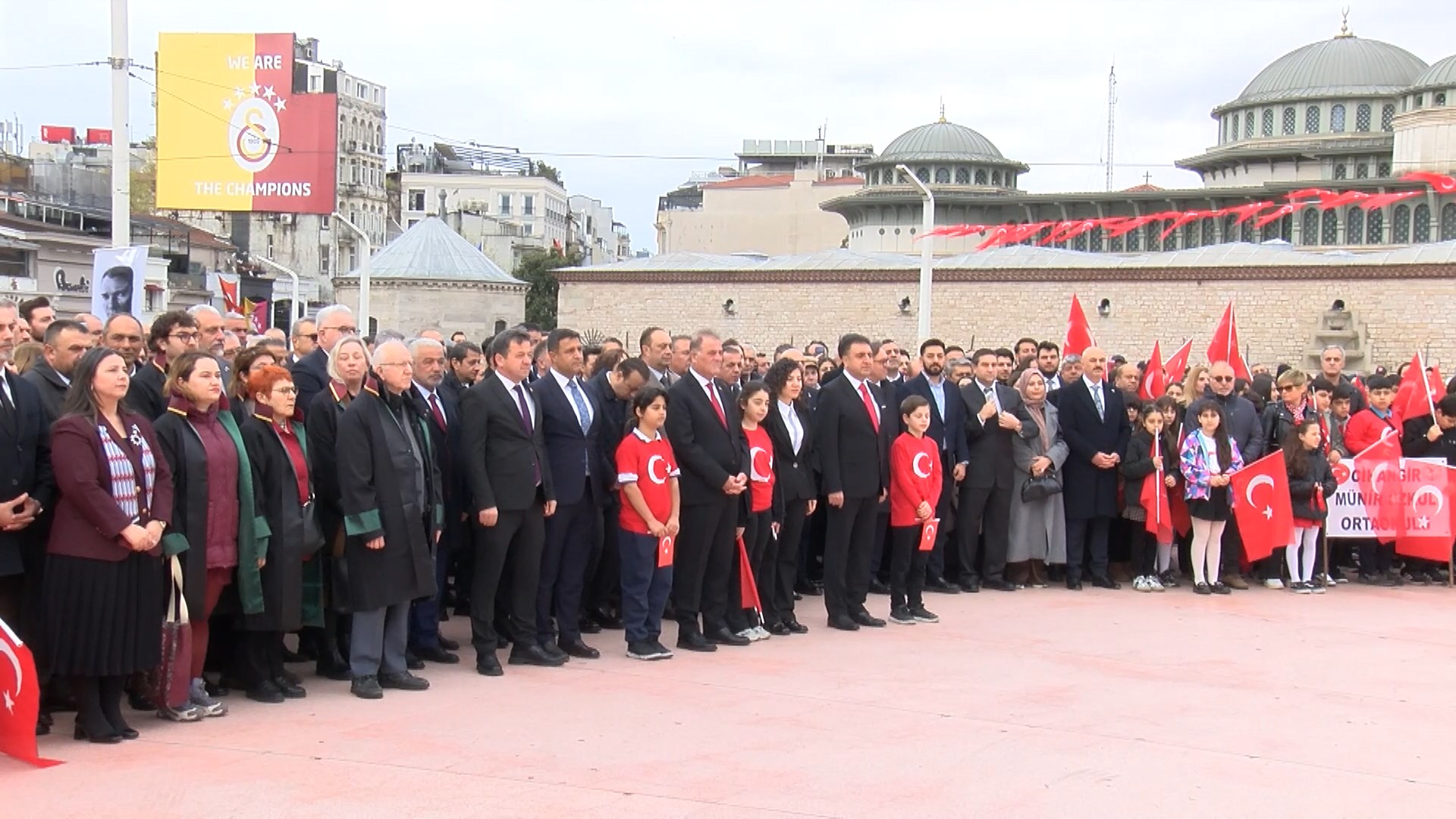 Taksim Cumhuriyet Anıtı'nda 23 Nisan Coşkusu: Egemenlik ve Çocuk Bayramı Kutlandı