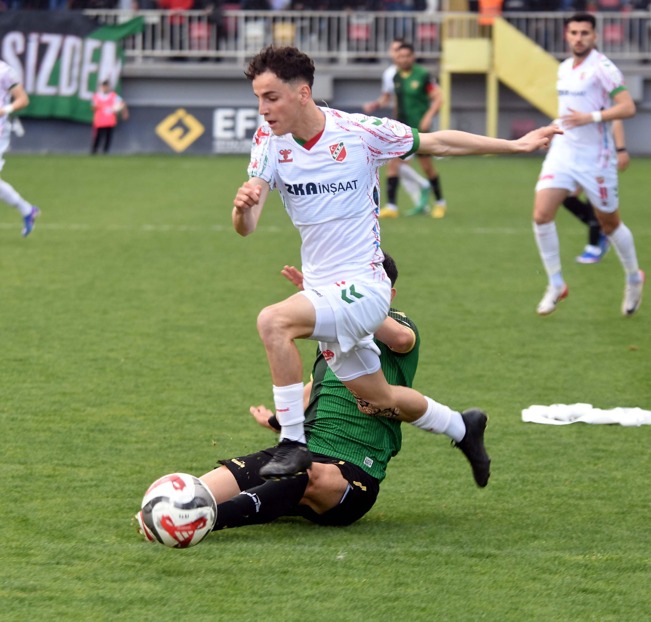 Play-Off Heyecanı Ege'de: Karşıyaka ve Ayvalıkgücü Yarın Karşılaşıyor