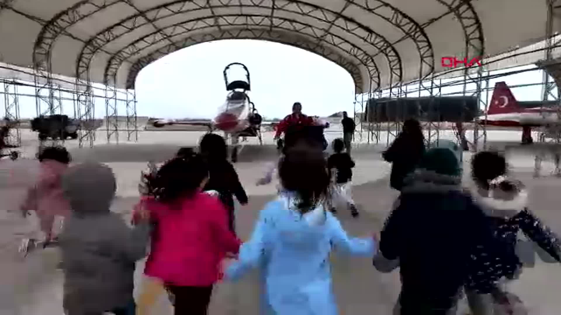 Milli Savunma Bakanlığı'ndan 23 Nisan'a Duygusal Klip: Çocuklar ve Mehmetçik Birlikte