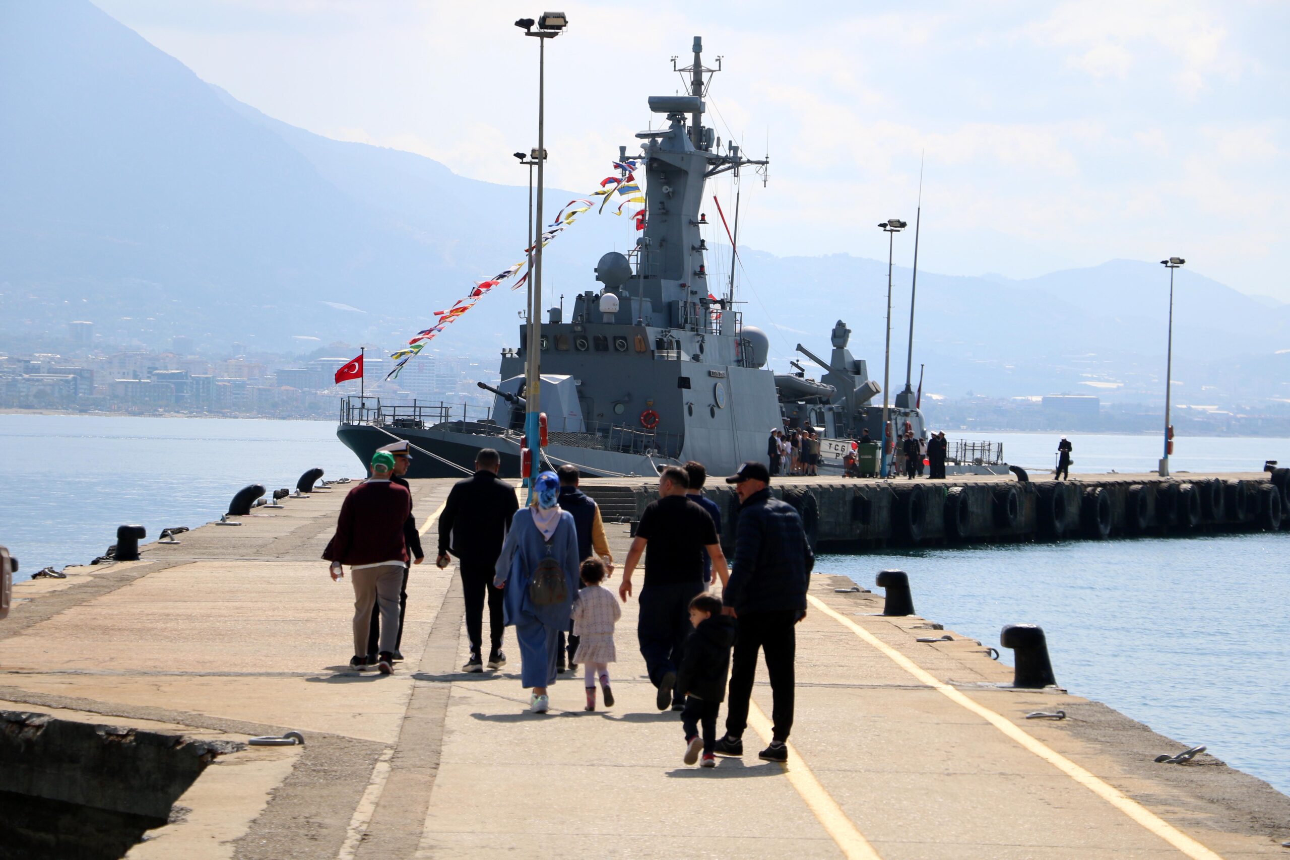 TCG BORA Hücumbotu Alanya'da 23 Nisan Coşkusuyla Ziyaretçi Akınına Uğradı