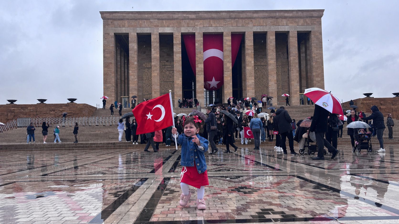 23 Nisan Coşkusu Anıtkabir'de Dalgalandı: Binlerce Kişi Ata'sını Andı