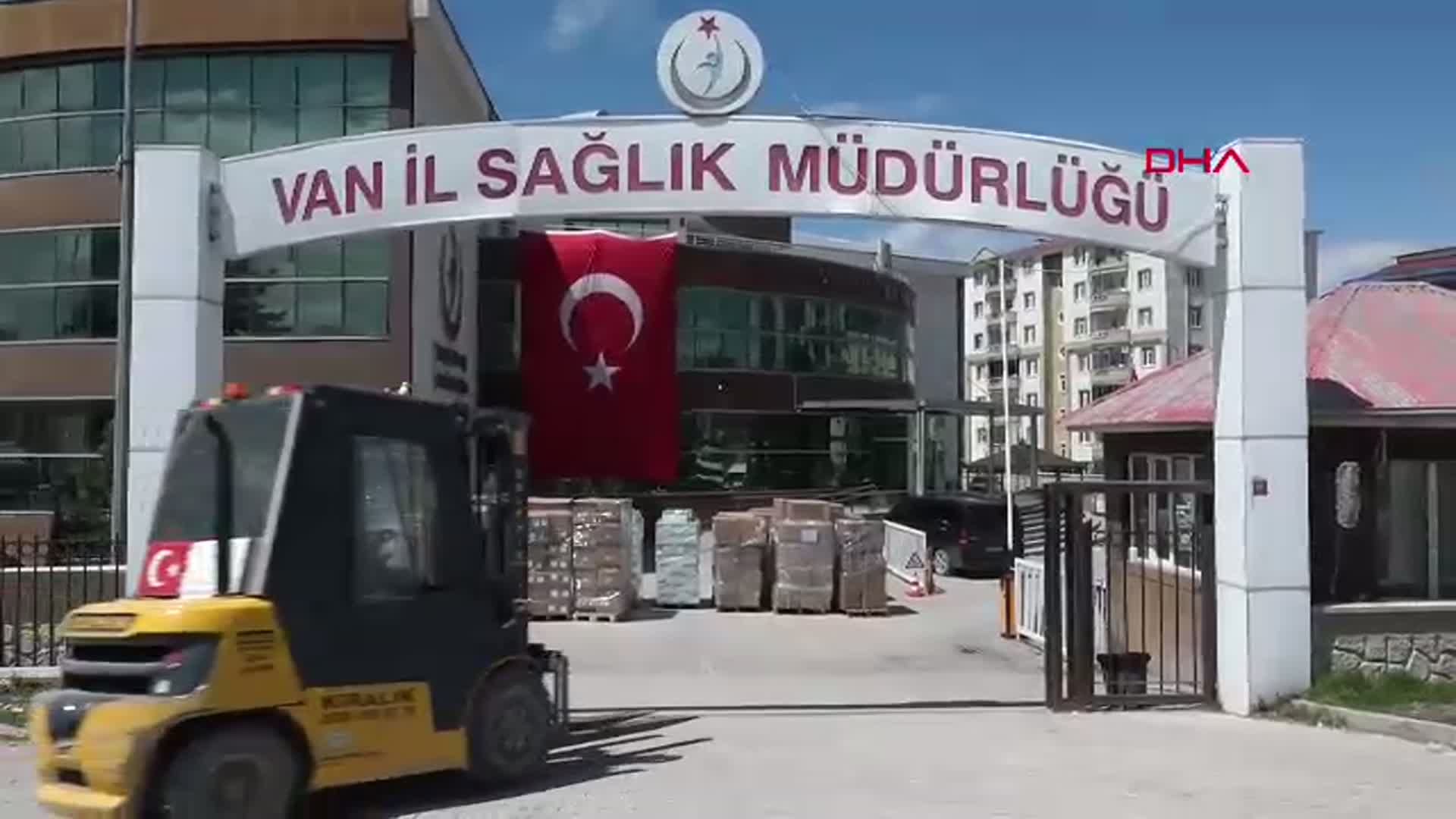 Van'dan İran'a İlaç ve Tıbbi Malzeme Desteği: 9 TIR Yola Çıktı