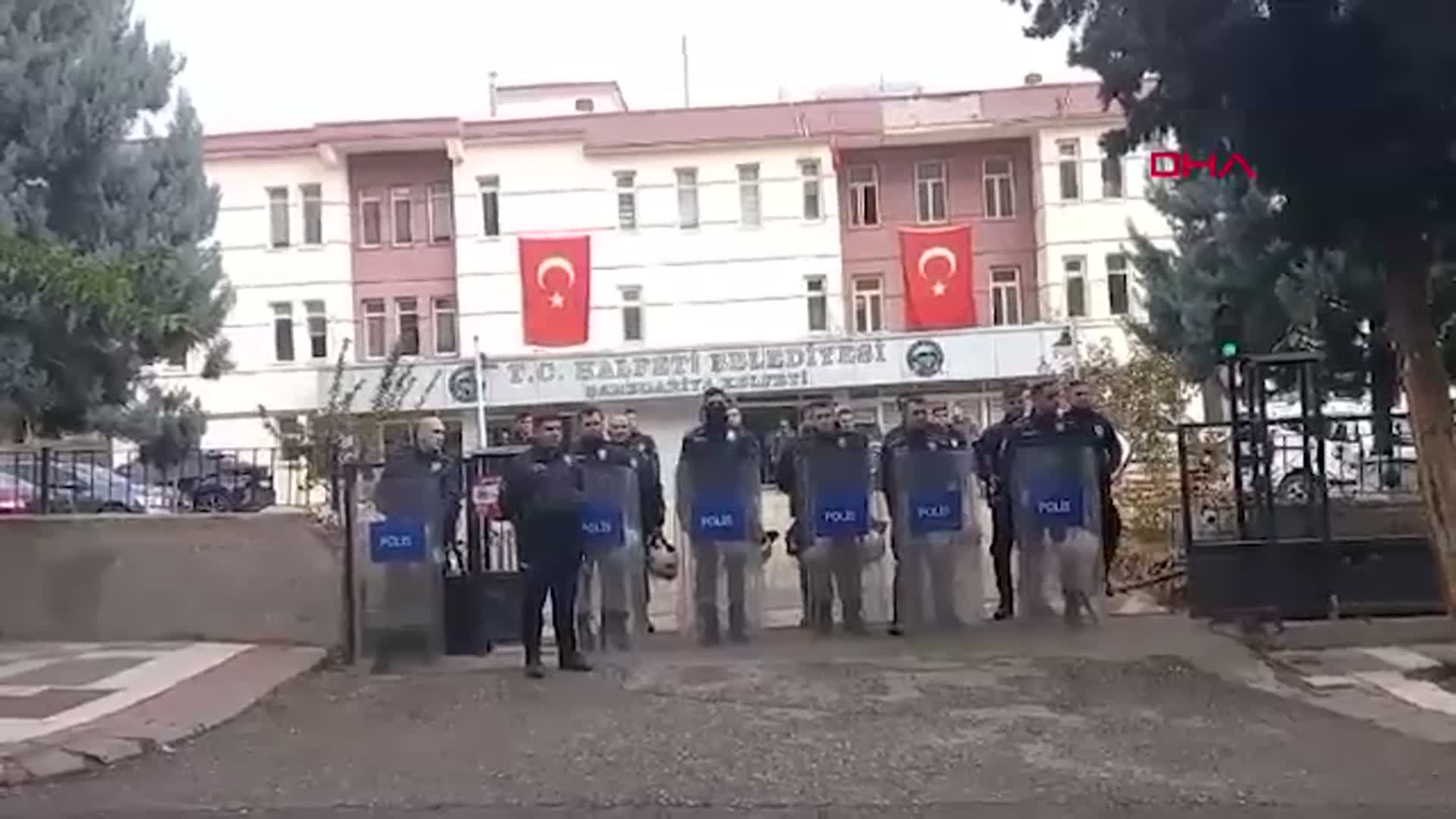Halfeti Belediyesi'nde 'Rüşvet ve İhaleye Fesat' Operasyonu: Eski Başkan ve 48 Kişi Gözaltında