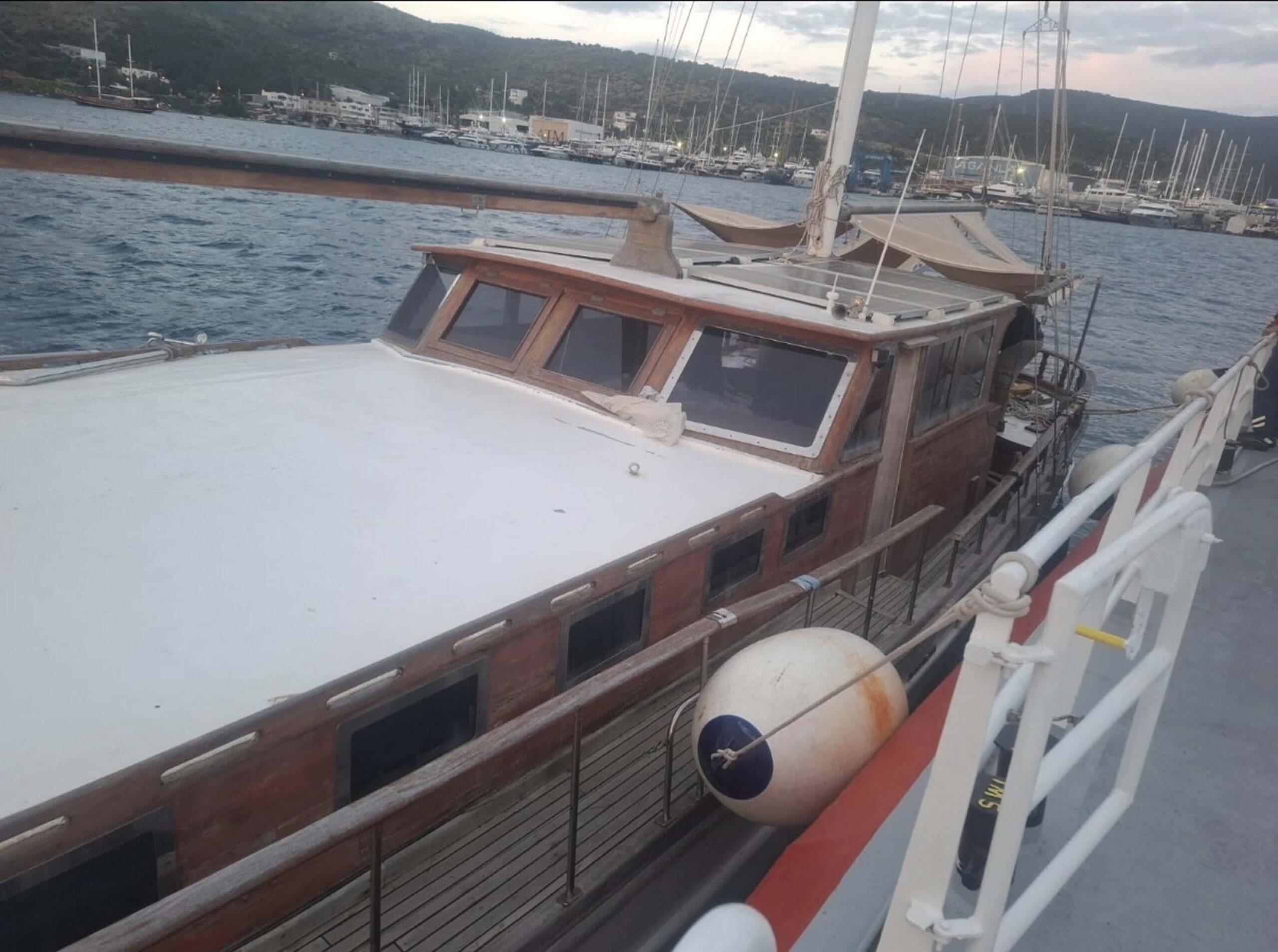 Bodrum'da Nefes Kesen Kurtarma: Su Alan Teknedeki 3 Kişi Kurtarıldı