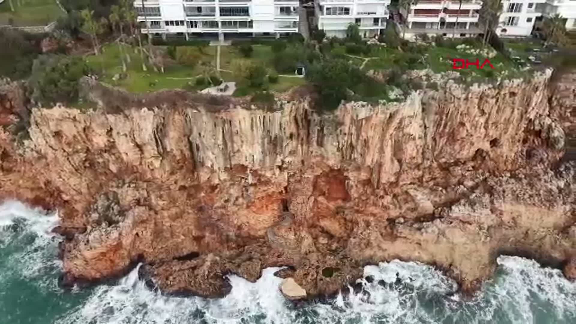 Antalya Falezlerinde Kaçak Yapı ve Asansörler Yıkılıyor!
