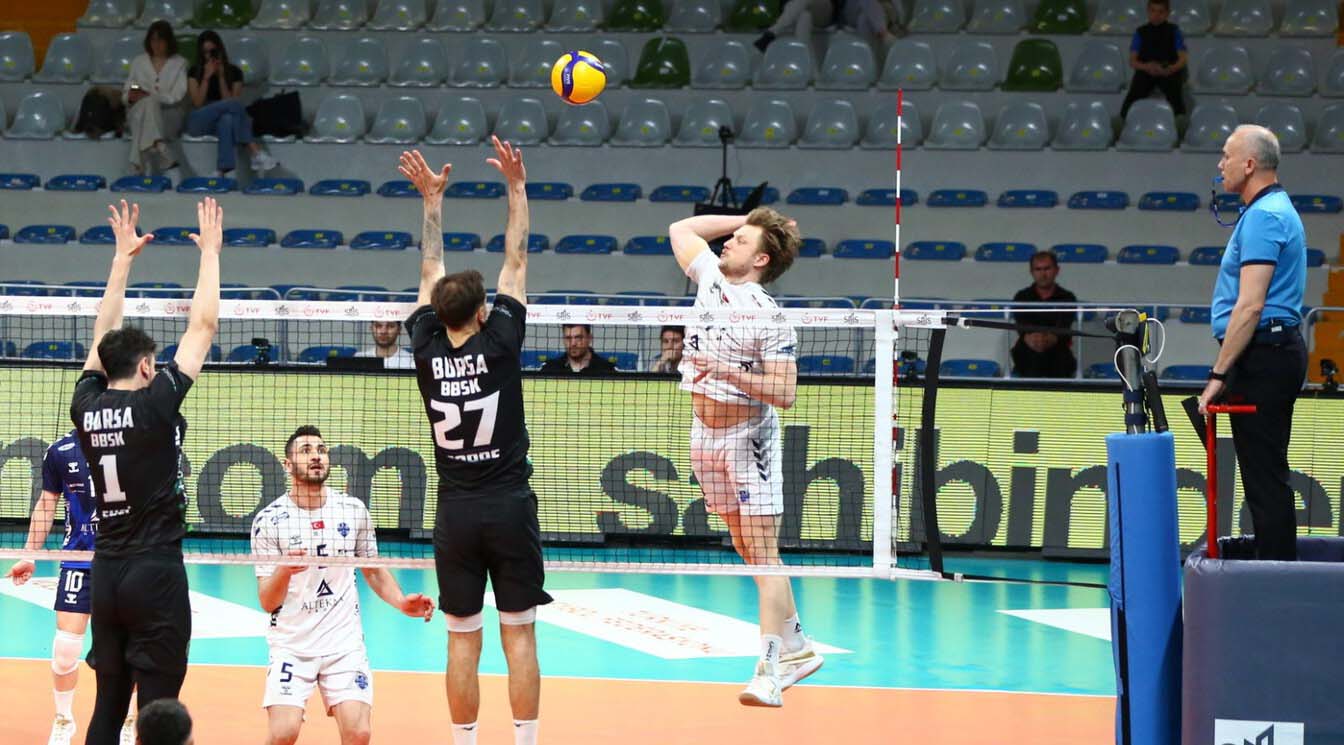 Altekma, Bursa'yı İzmir'de Ağırlıyor: Play-Off Heyecanı Dorukta!