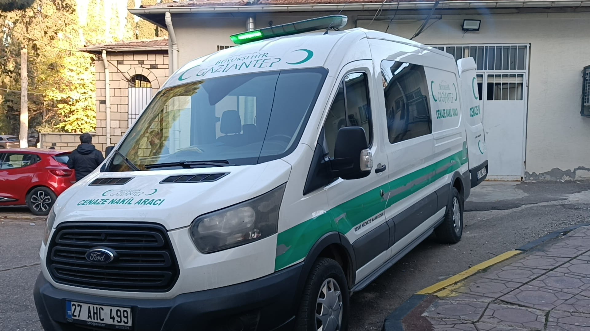 Gaziantep'te Korkunç Kaza: TIR'a Arkadan Çarpan Otomobilde Baba ve Oğul Can Verdi, Küçük Oğul Ağır Yaralandı