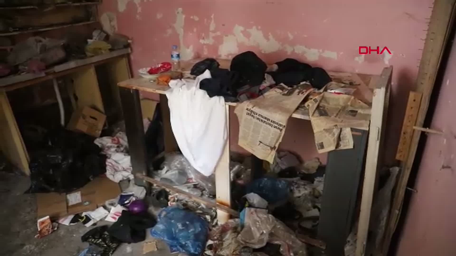 Mersin'de Tüyler Ürperten Gelişme: Sahiplerinin Öldüğü Evden 1 Kamyon Çöp Çıktı!