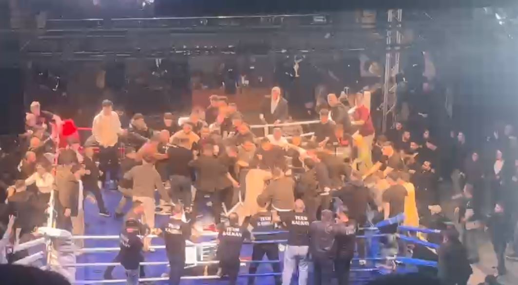 Trabzon Boks Maçı Kanlı Bitti: Ringde Sandalyeler Uçuştu, Spor Salonu Savaş Alanına Döndü!