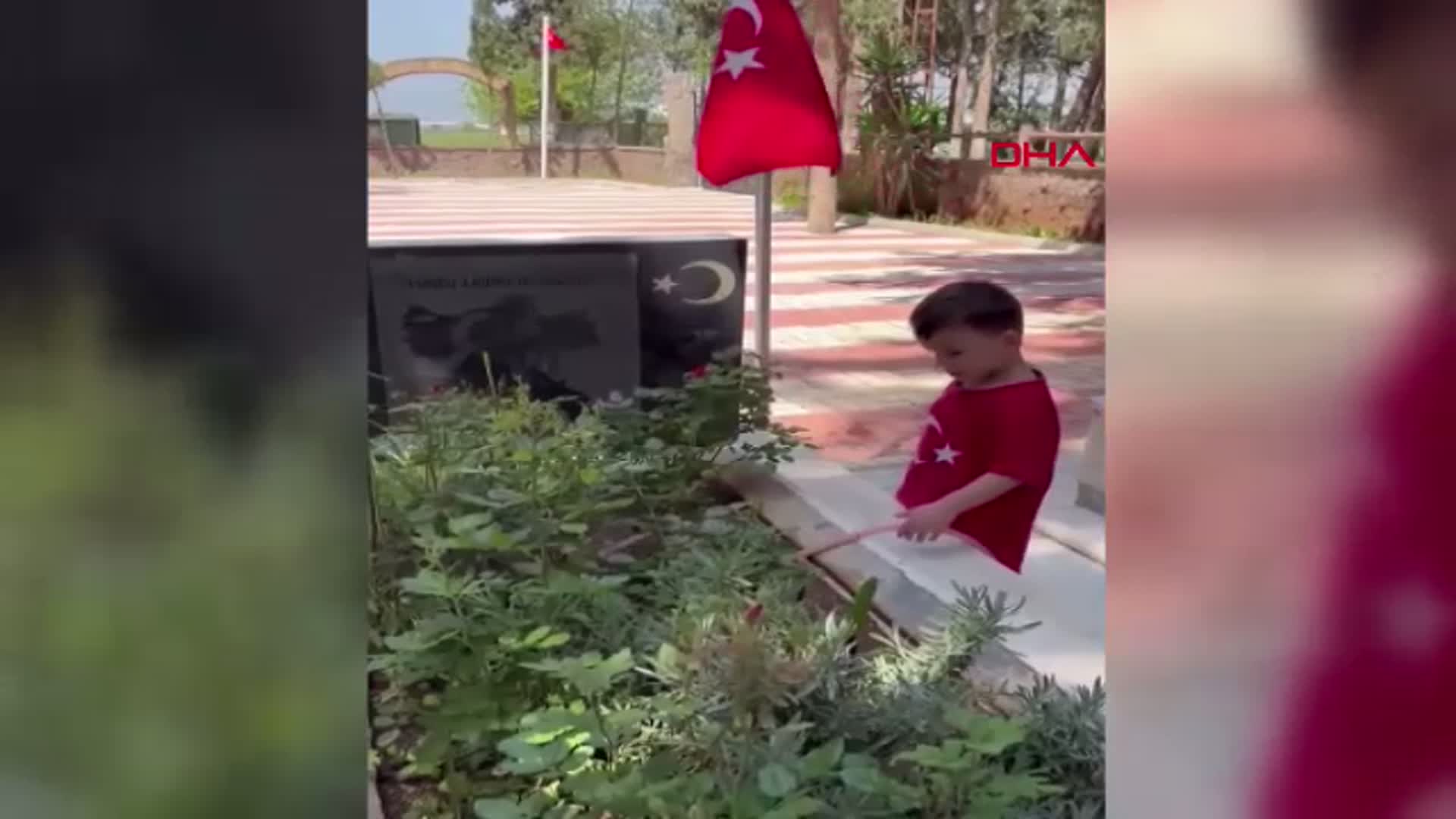 3 Yaşındaki Sezer'den Duygusal Veda: Şehit Amcasının Mezarına Koştu, Öptü ve Suyuyla Besledi