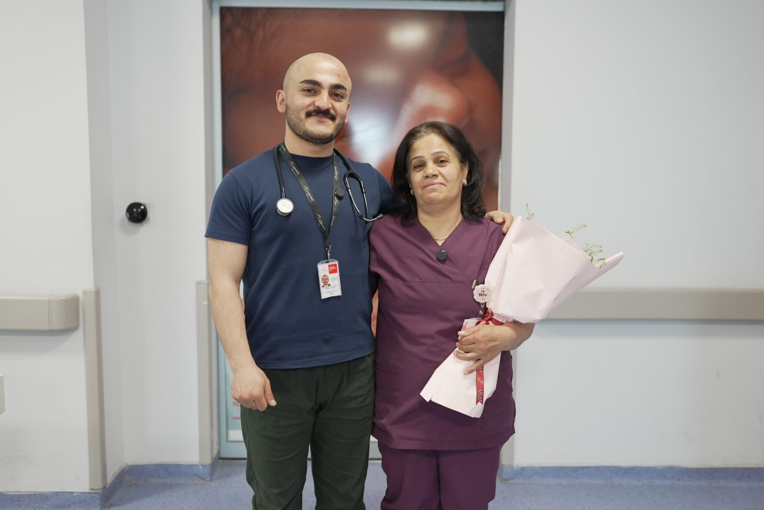 Doktor Oğuldan Ebe Anneye Duygusal Ebeler Haftası Sürprizi