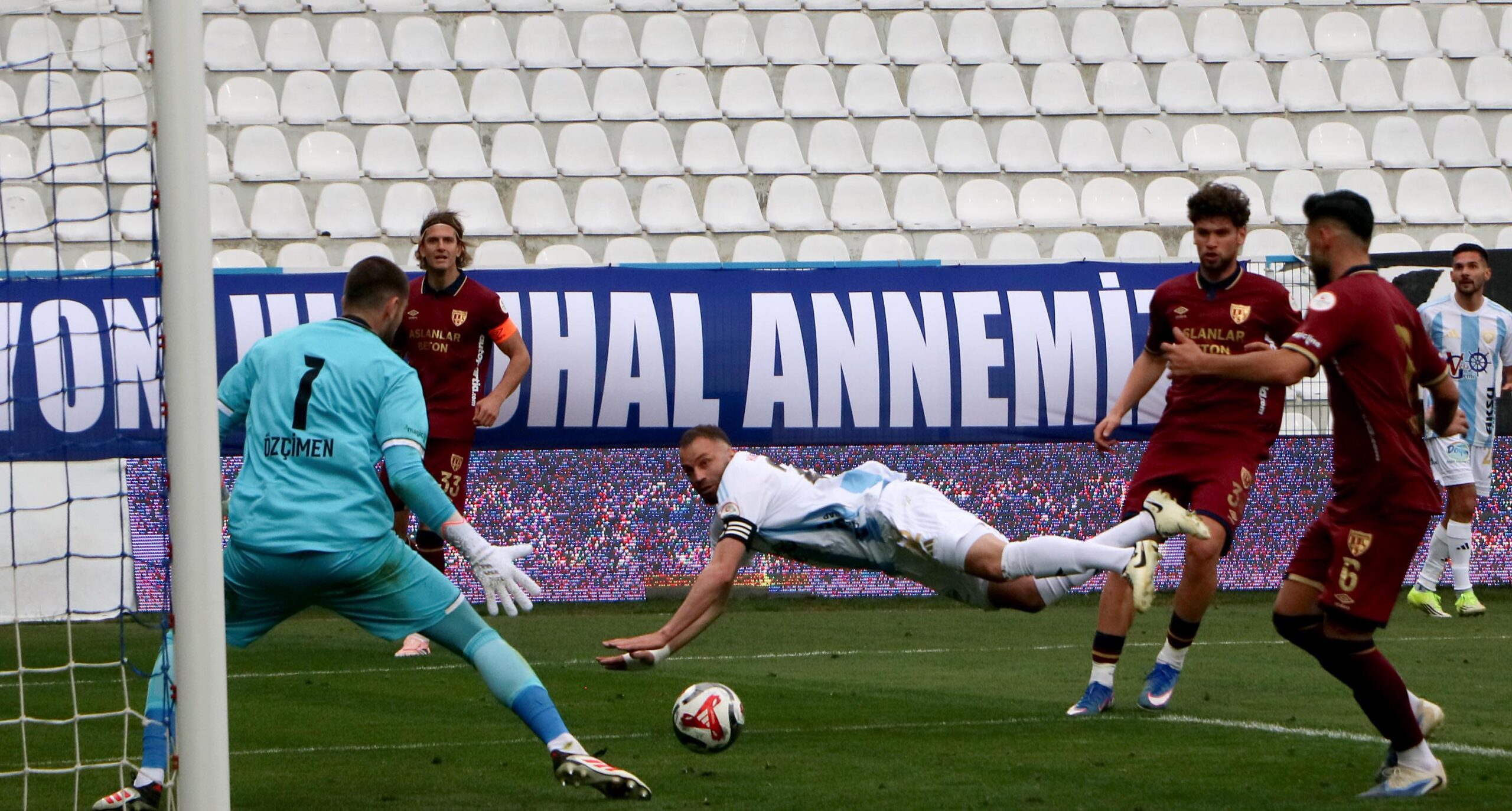 Erzurumspor FK Şampiyonluğa Veda Etti: Bandırmaspor'la 1-1 Berabere Kaldı