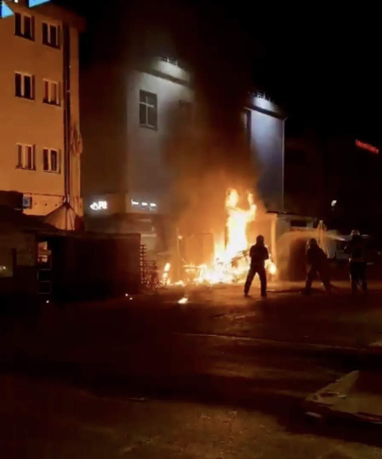Bartın'da Trafoda Patlama: PTT Binası Önündeki Yangın Söndürüldü