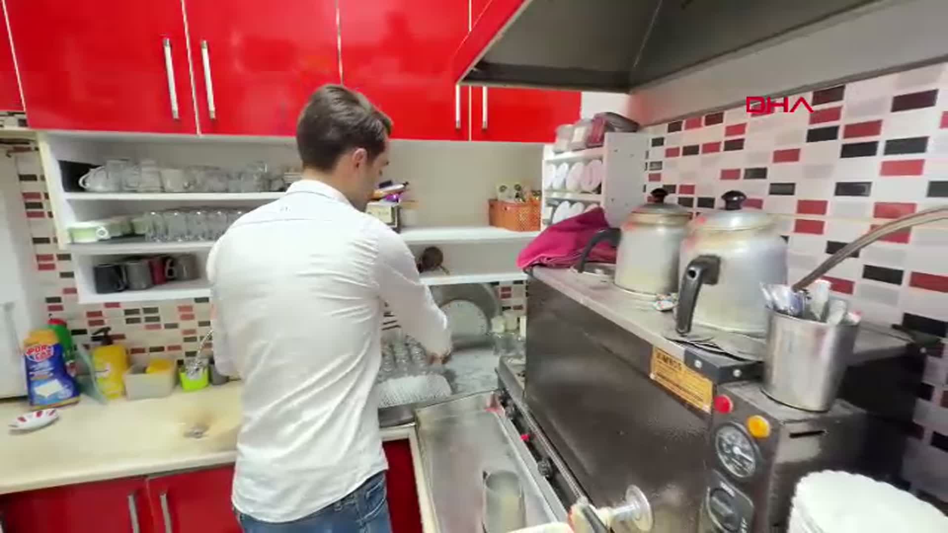 Bartın'da Çaycıdan Devrim Gibi Yenilik: Hoverboard ile Çay Servisi!