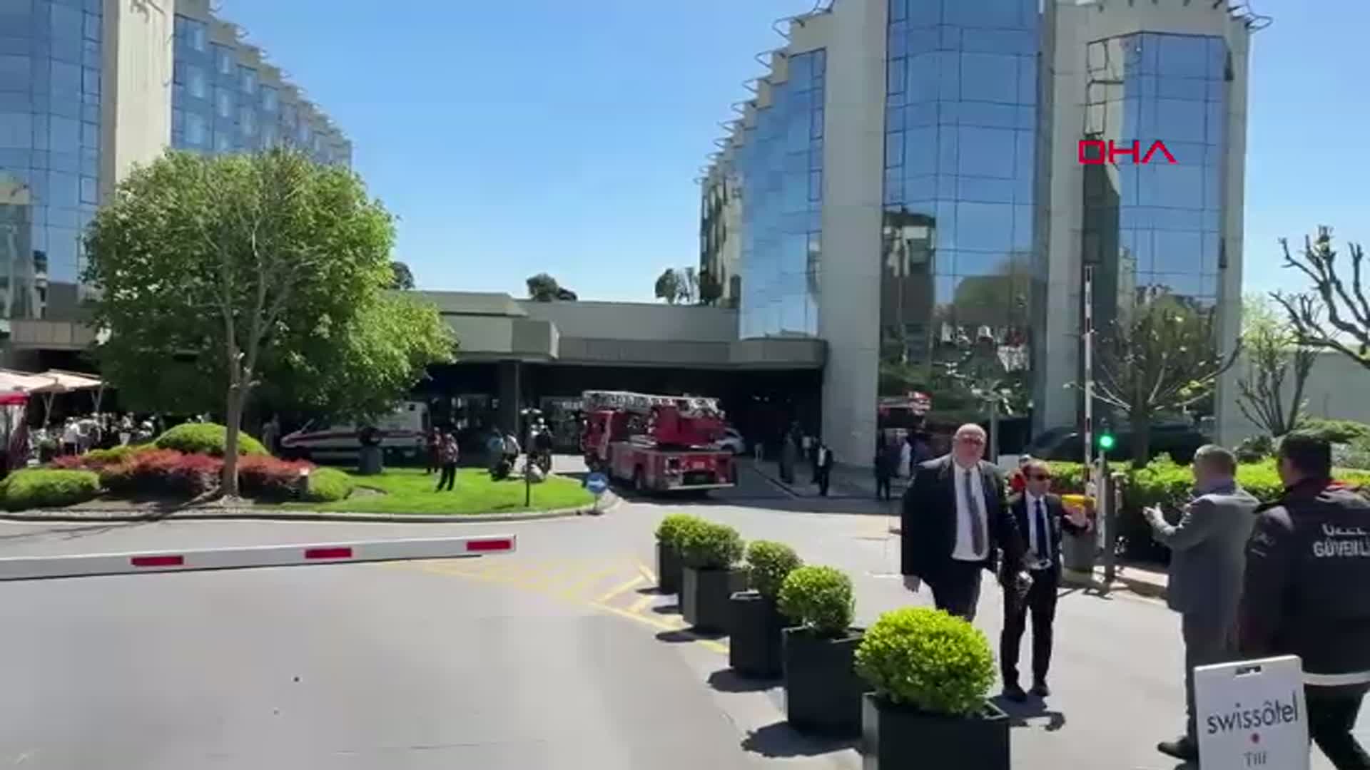 Beşiktaş'ta 20 Katlı Lüks Otelde Yangın Paniği: Ekipler Hızla Müdahale Etti