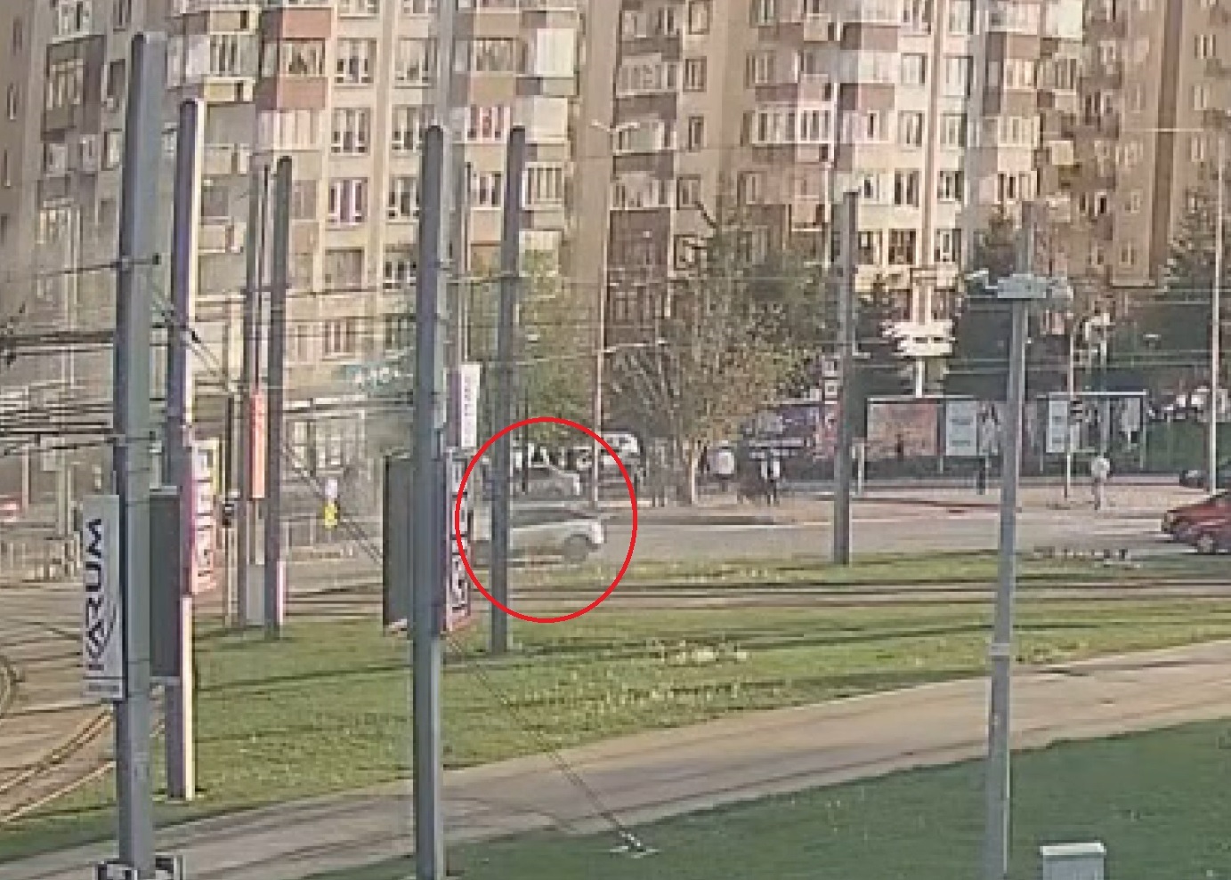 Kayseri'de Elektrikli Otomobil Alevlere Teslim Oldu: Yangın Battaniyesiyle Müdahale Kamerada