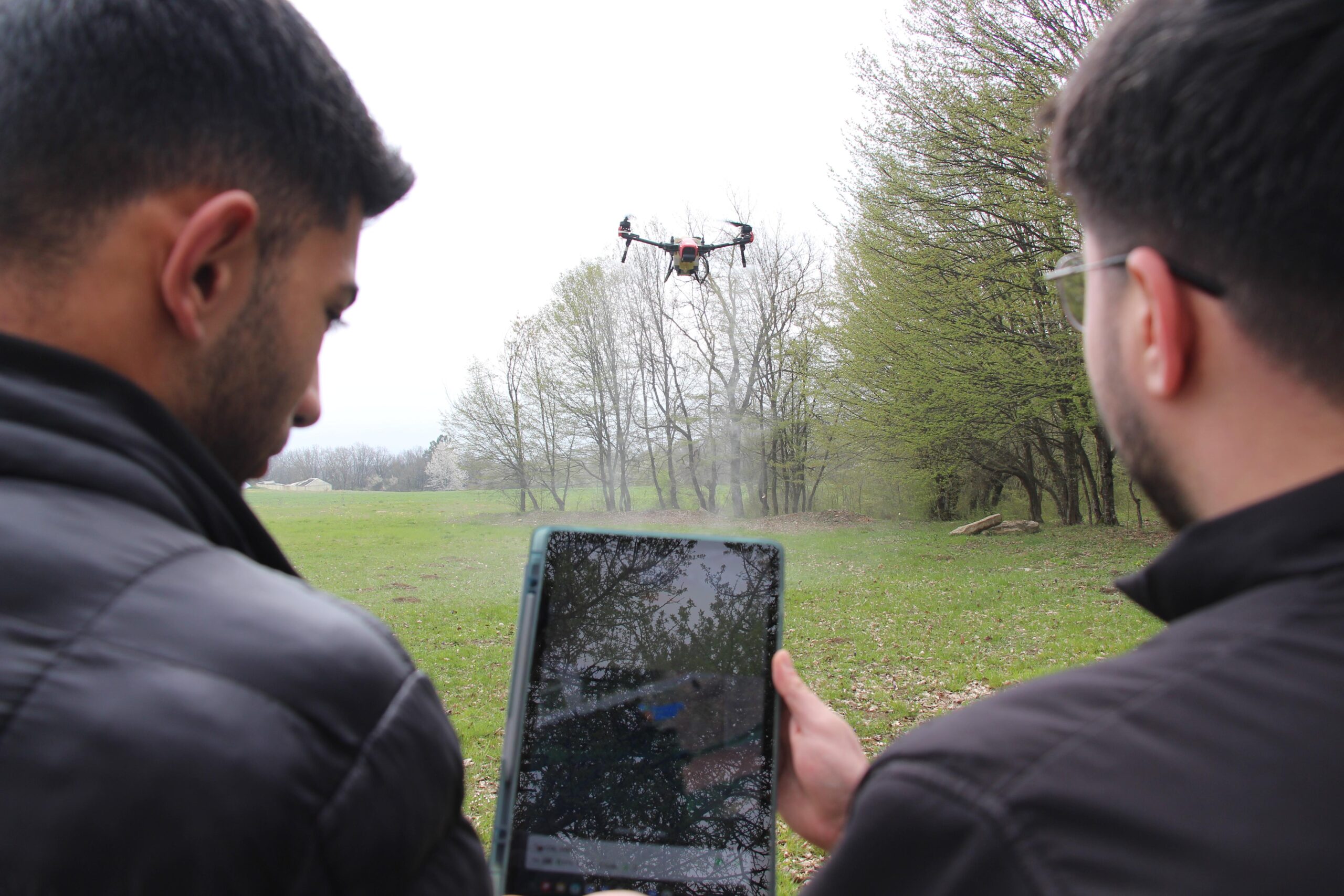 Öğrenciden Arkadaşlarına Zirai Dron Dersi: Tarımda Teknoloji Uygulamalı Anlatılıyor