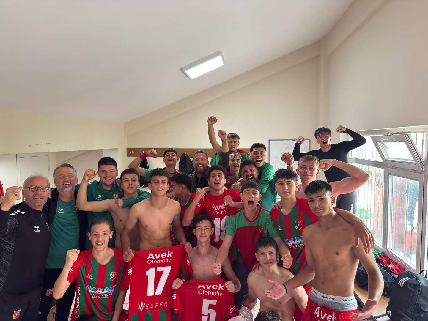Karşıyaka U16 Takımı, Çeyrek Finalde Destan Yazdı: Namağlup Rakibini Devirdi!