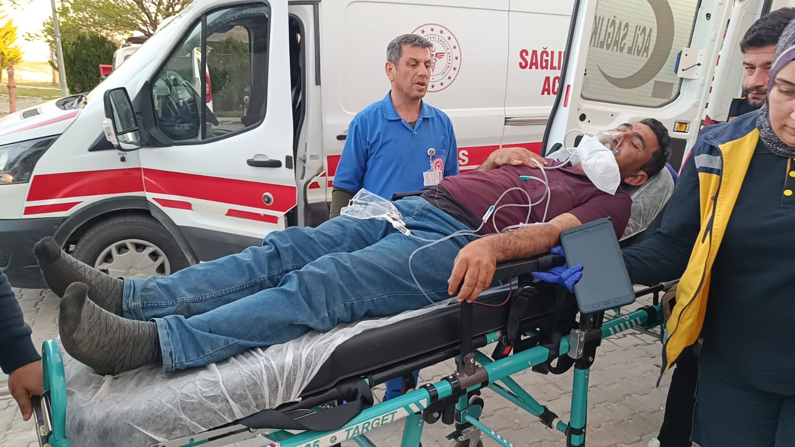 Besni'de Kanlı Kavga: Husumetli Komşular Bıçaklaştı, 4 Yaralı