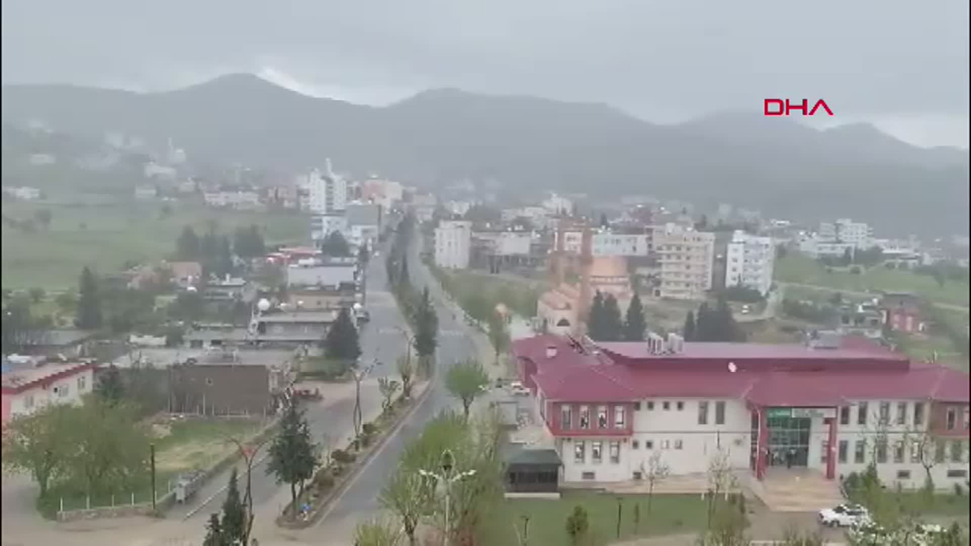 Mardin'de Şiddetli Sağanak Hayatı Felç Etti: Evler ve İş Yerleri Sular Altında