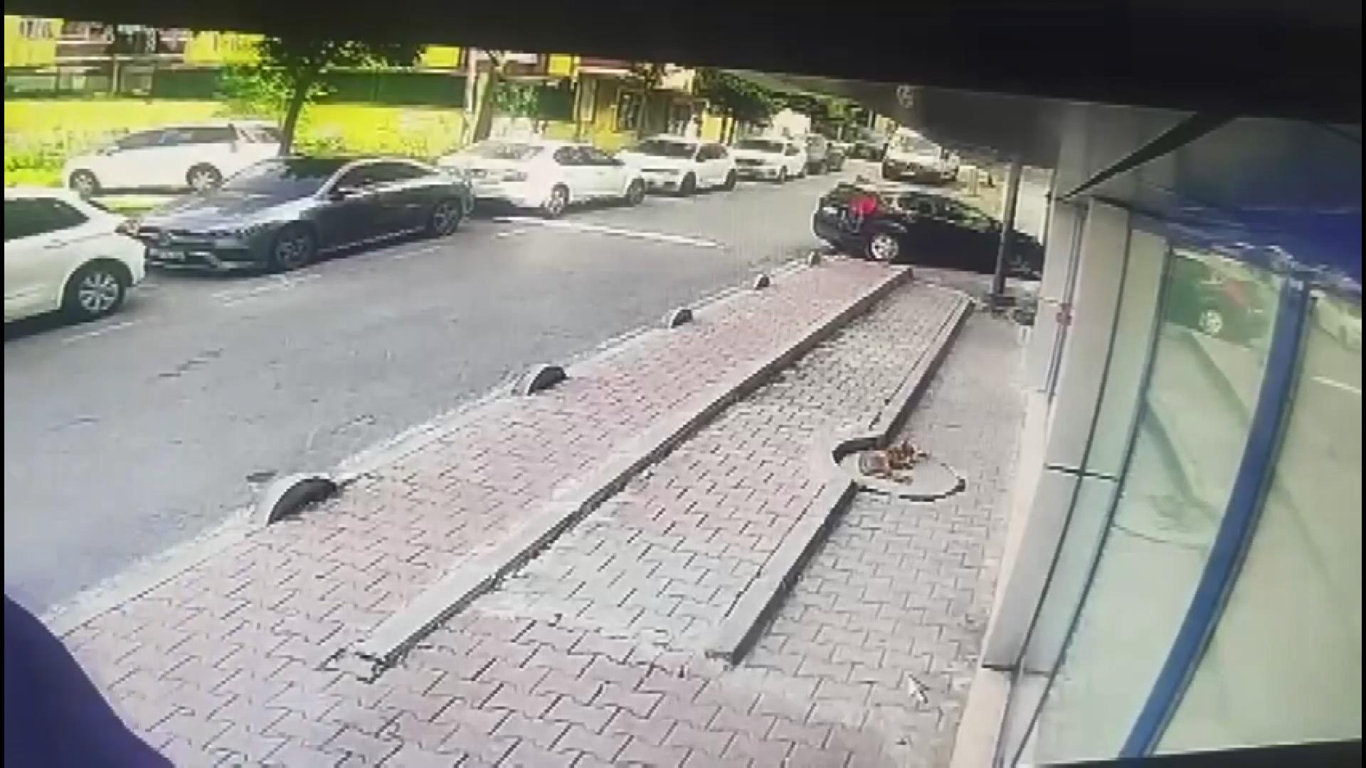 Okul Servisi Altında Can Verdi: Anne, Hostes Yerine Kendilerinin Suçlandığını Söyledi