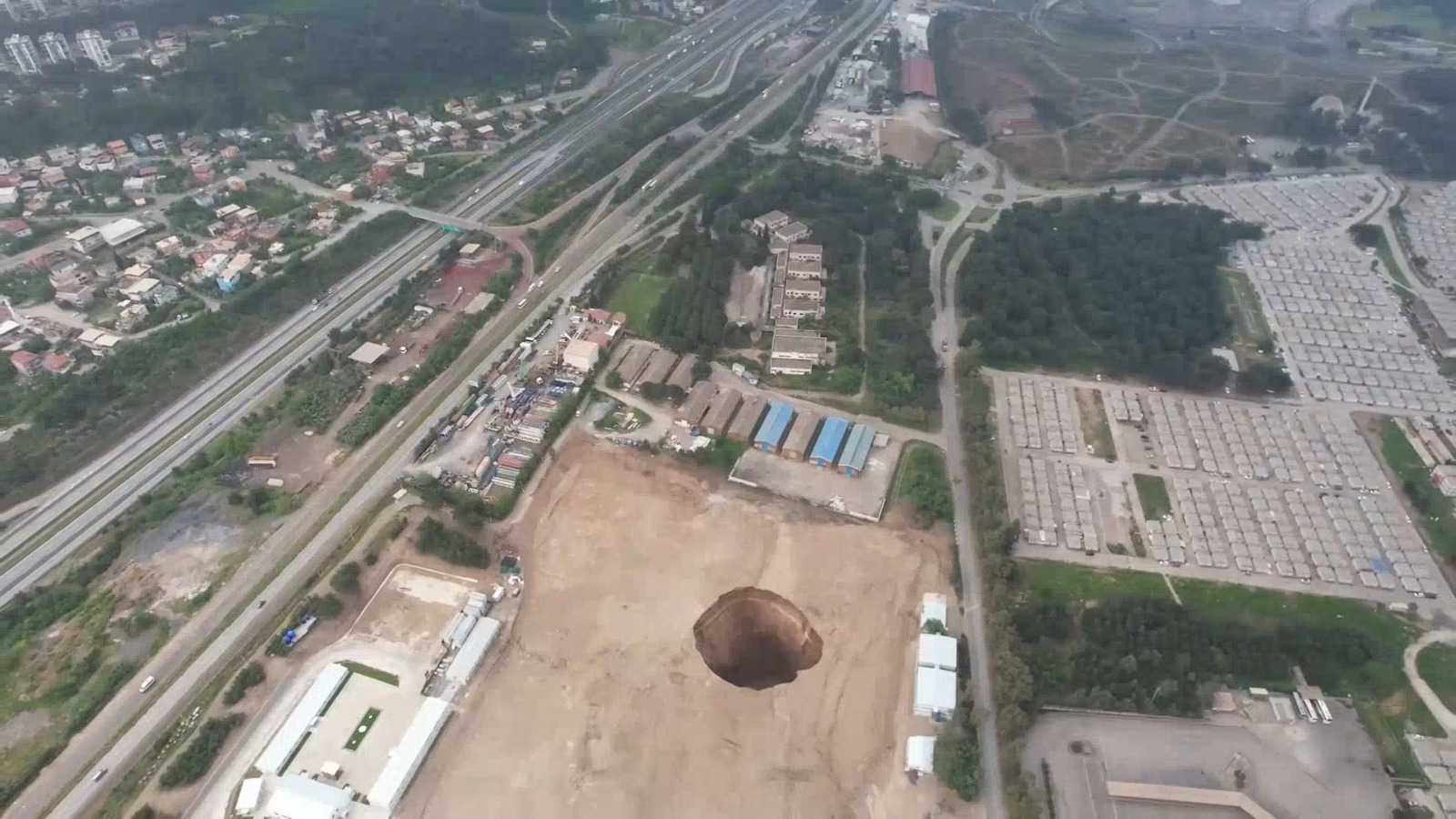 Hatay'da Dev Obruk Büyüyor: Çapı 60 Metreye Ulaştı
