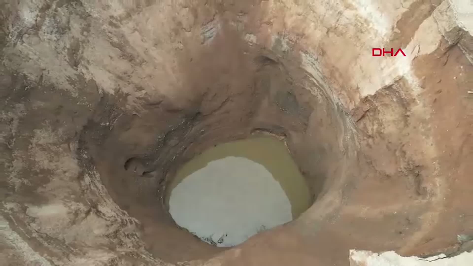 Hatay'daki Dev Obruk Tehlike Saçıyor: Çapı 25 Metre Büyüdü!