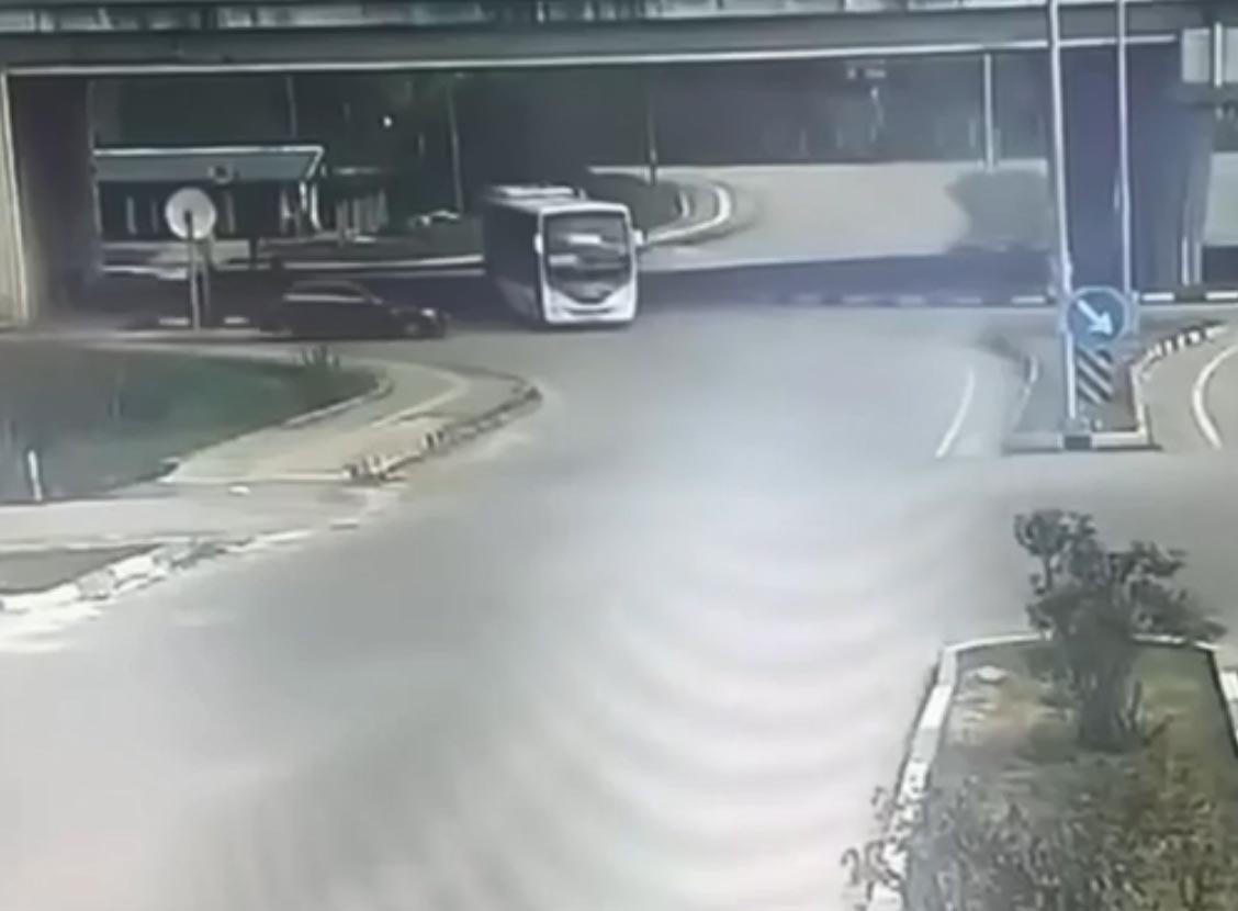 Bartın'da Tüyler Ürperten Kaza: Öğrenci Servisi Otomobilin Üzerine Devrildi, 46 Yaralı