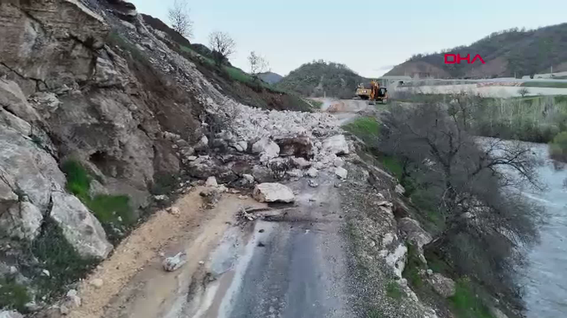Bingöl'de Heyelan Ulaşımı Felç Etti: Yol Kapandı, Köylere Erişim Kesildi