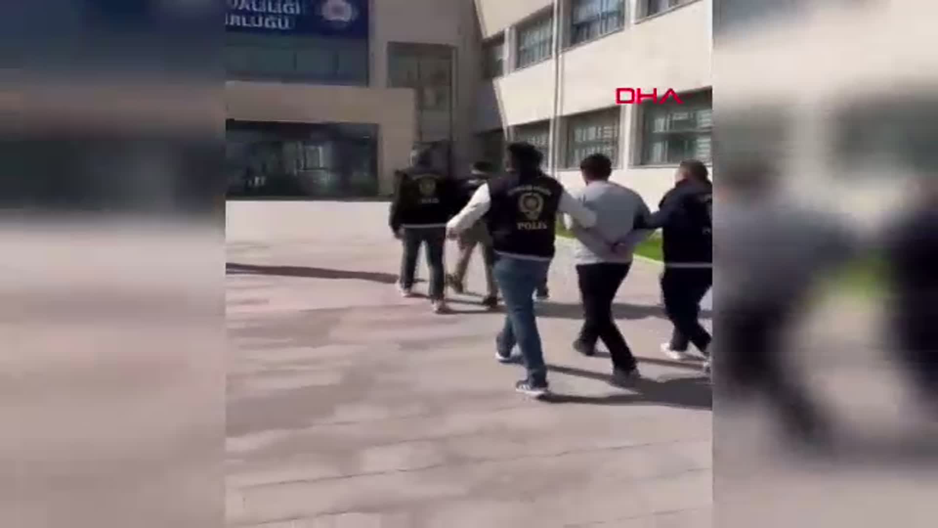 Afyonkarahisar'da Yılın Operasyonu: Aranan 2 Hükümlü Yakalandı, Uyuşturucu Maddeler Ele Geçirildi!