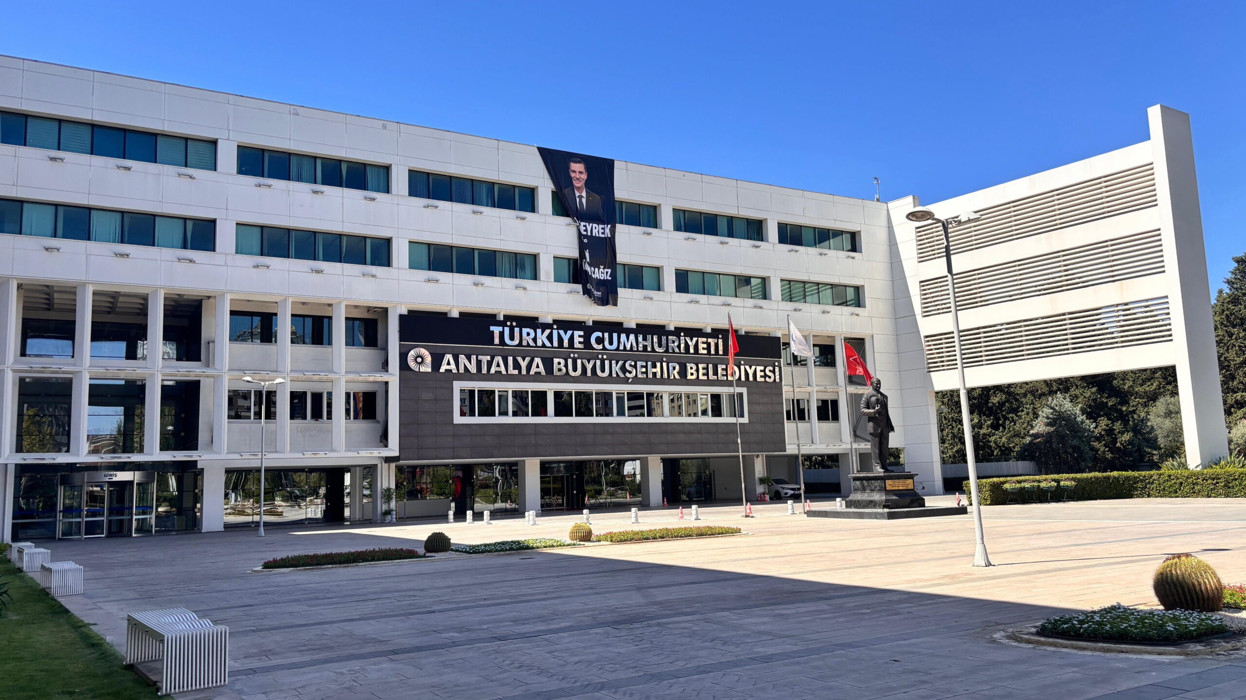 Antalya'da Büyükşehir Belediyesi'ne Yönelik Soruşturmada 34 Gözaltı Kararı