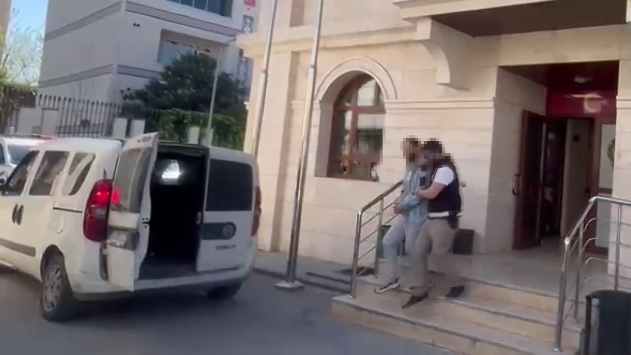 Avcılar'da Husumetlisini Tehdit Eden Şüpheli Tutuklandı: Evinden Silah ve Uyuşturucu Çıktı