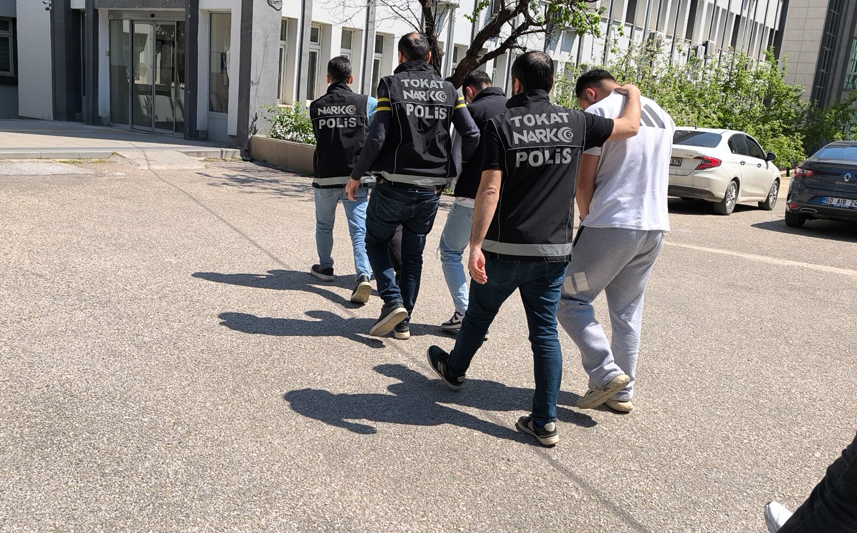 Tokat'ta Uyuşturucu Operasyonu: 2 Tutuklu, 2 Ev Hapsi