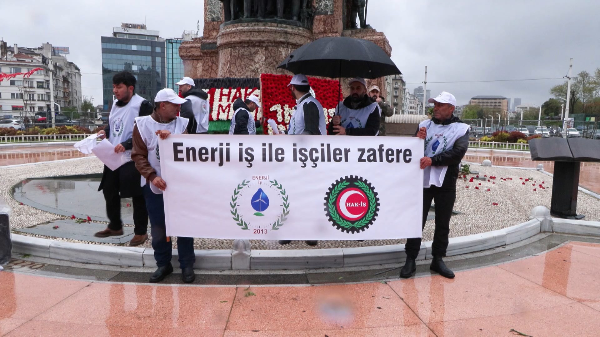 HAK-İŞ'ten Taksim'de 1 Mayıs Anması: Katliam Failleri Hala Bulunamadı