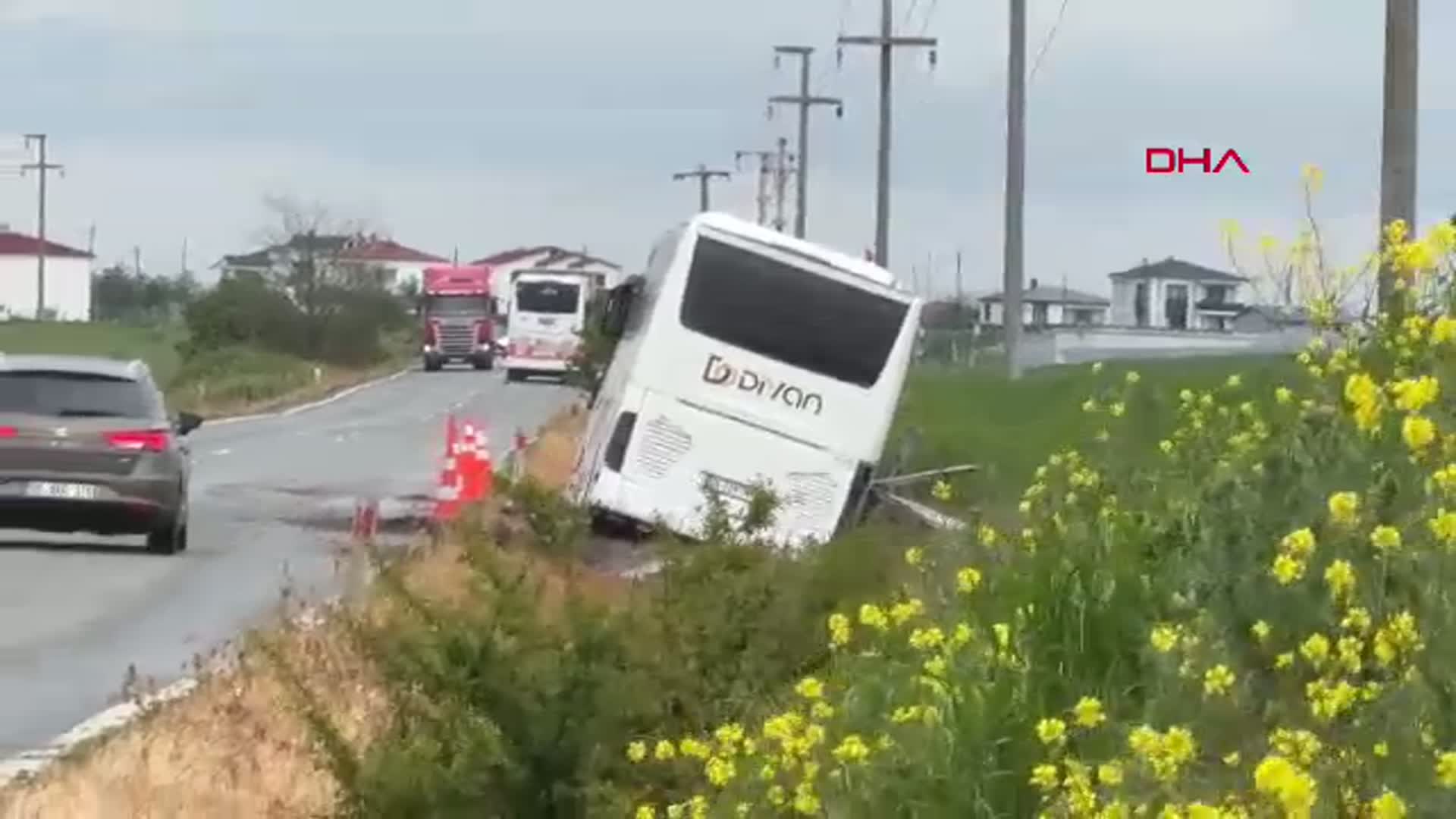 Tekirdağ'da 1 Mayıs Yolculuğu Acı Bitti: İşçi Otobüsü Su Kanalına Uçtu, 1 Yaralı