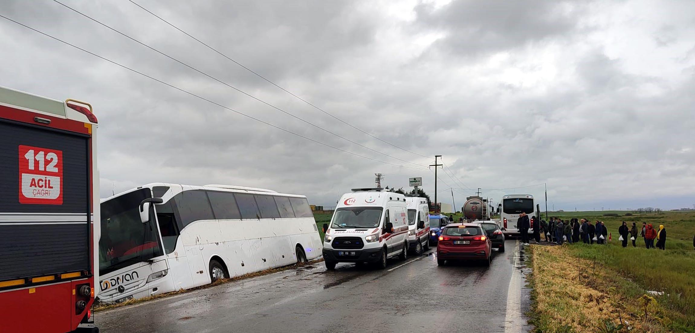 1 Mayıs İşçi Bayramı'na Giderken Kaza: Otobüs Su Kanalına Düştü, 1 Yaralı