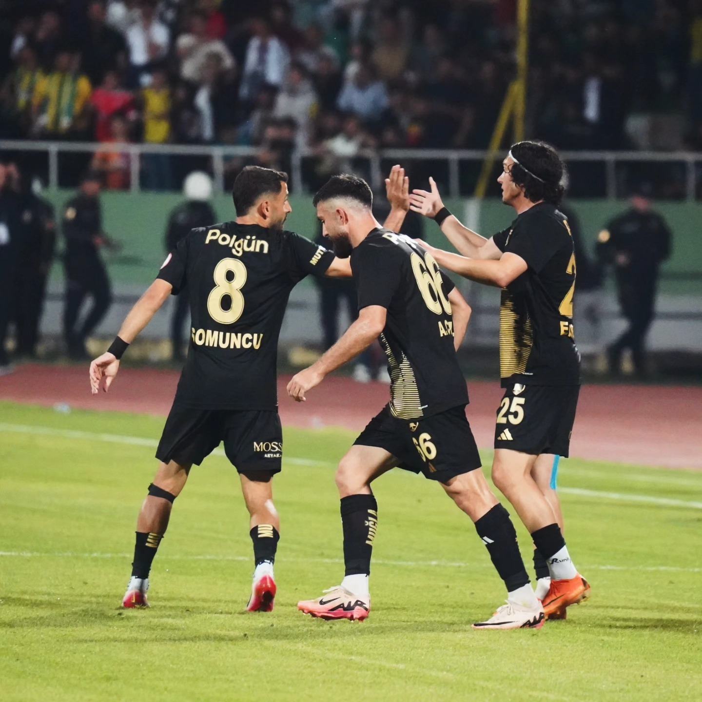 Muğlaspor, Şanlıurfaspor Deplasmanında Galip Gelerek Avantaj Sağladı