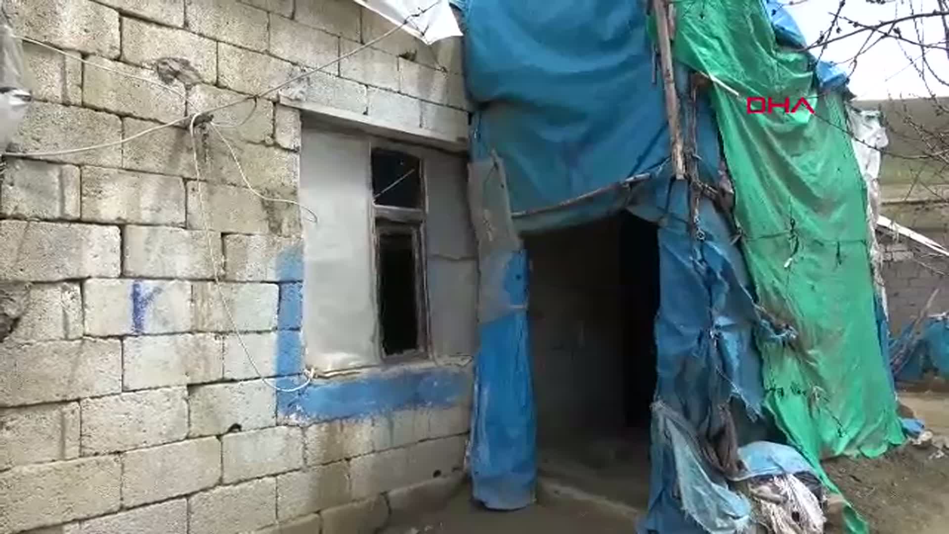 Hakkari'de Yıkılma Tehlikesi Geçiren Evde 6 Kişilik Ailenin Umutsuz Mücadelesi
