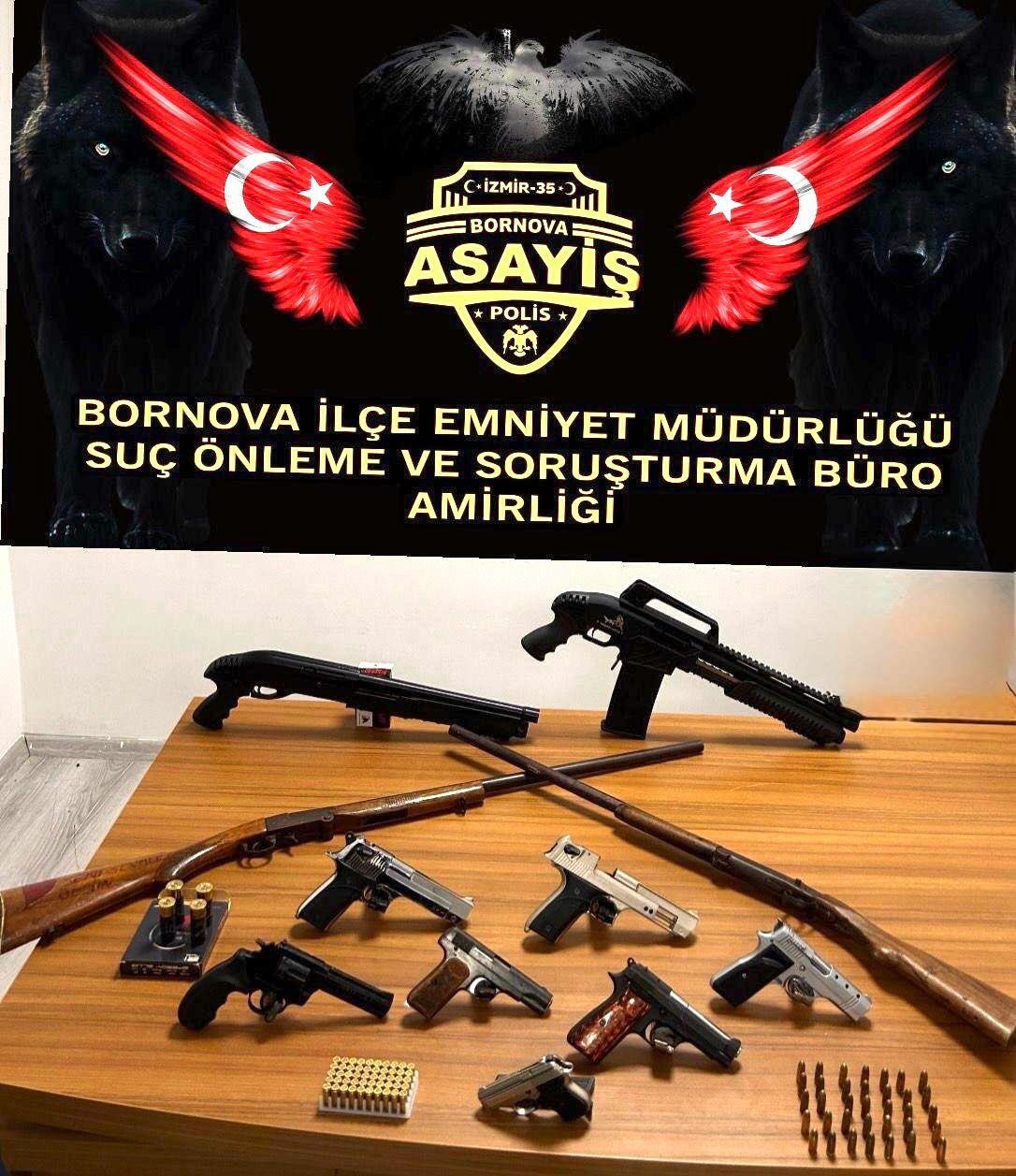 Bornova'da Silah Operasyonu: 7 Ruhsatsız Tabanca ve 4 Pompalı Tüfek Ele Geçirildi, 3 Gözaltı