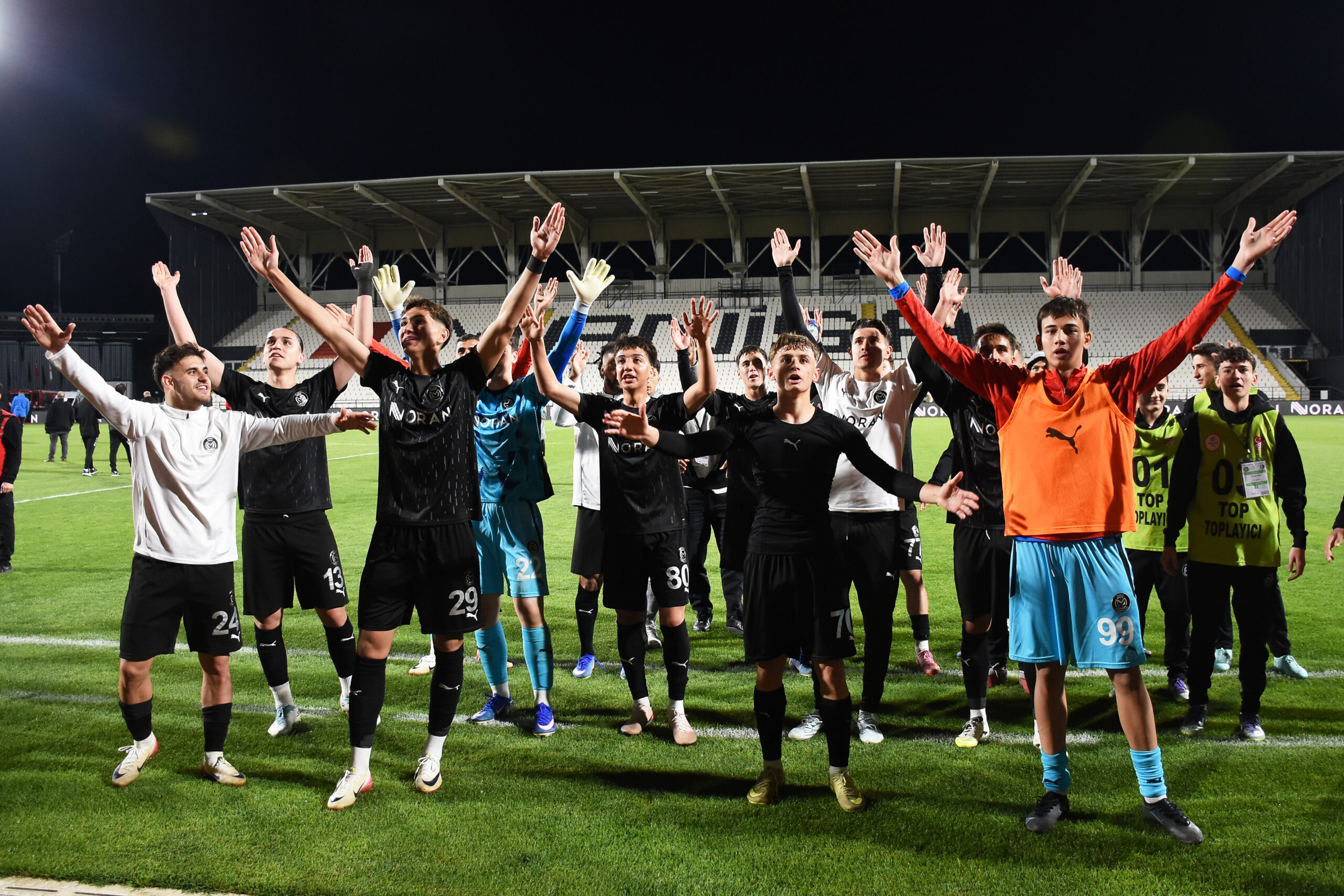 Manisa FK'dan Muhteşem Kapanış: Rakibini 5-0'la Geçti, Altyapı Yıldızları Sahne Aldı