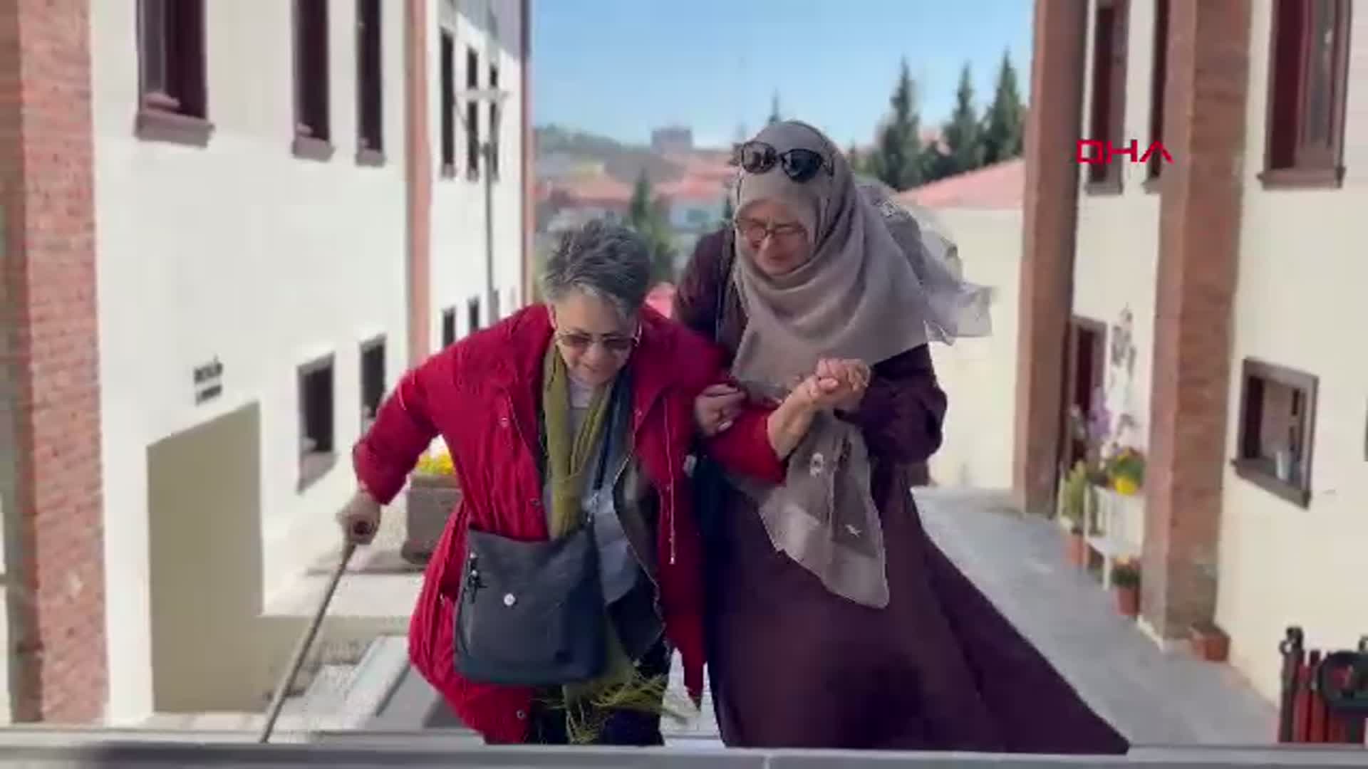 80 Yaşında Çini Sanatıyla Hayata Tutundu: Felçli Kadının İlham Veren Hikayesi