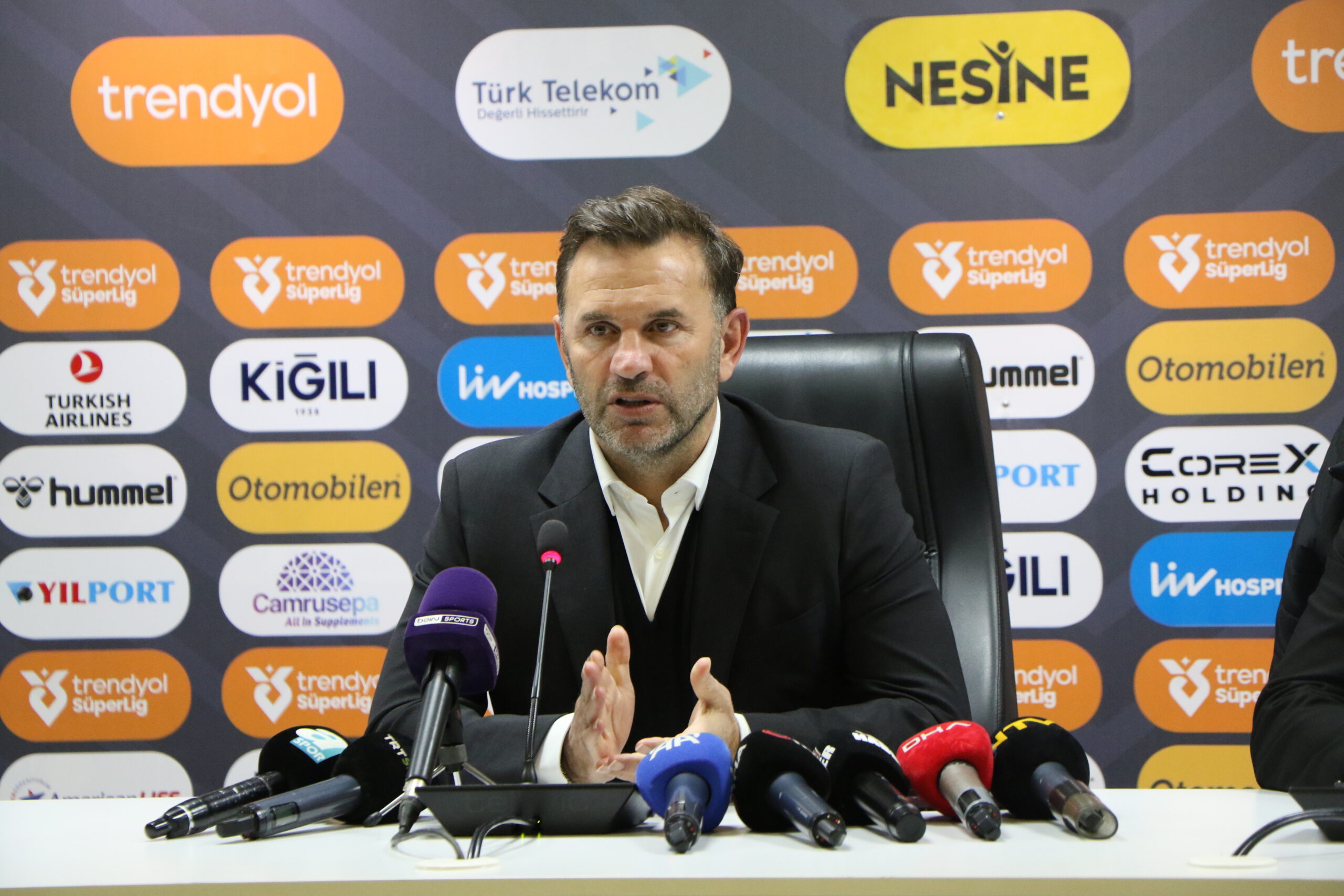 Samsunspor Galatasaray'ı Farklı Mağlup Etti: Teknik Direktörlerden Açıklamalar