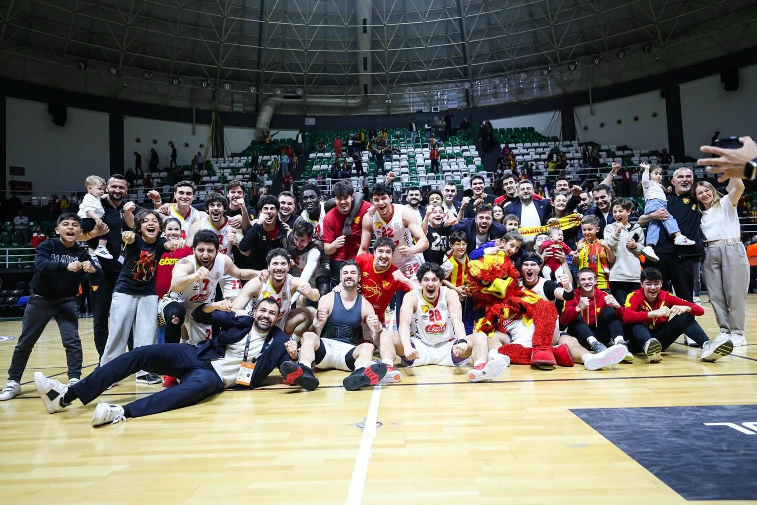 Göztepe'den Nefes Kesen Seri: Tarihi Maçta Gelen Yarı Final