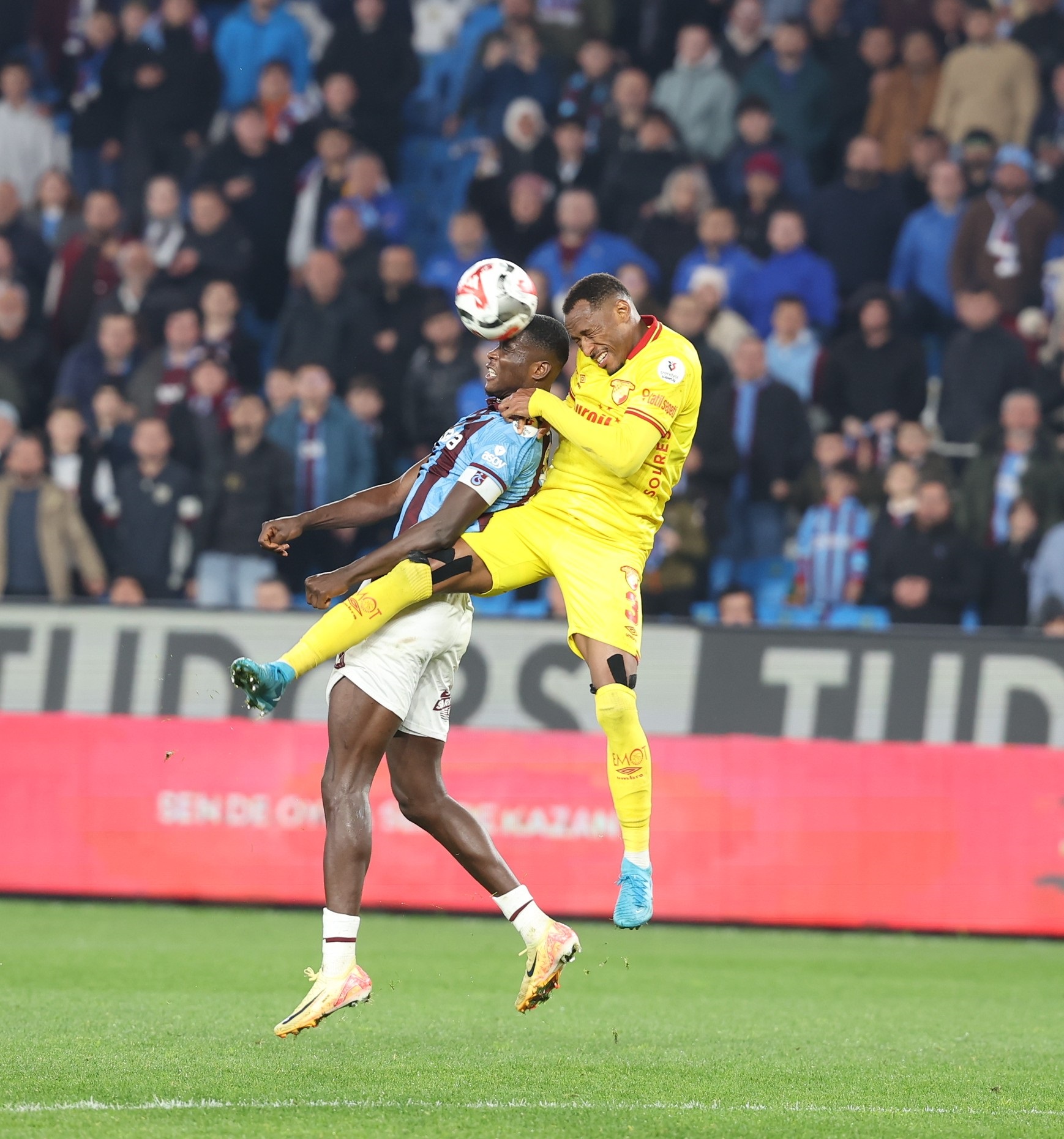 Trabzonspor'un Galibiyet Hasreti 4 Maça Çıktı: Göztepe Beraberliği Üzdü