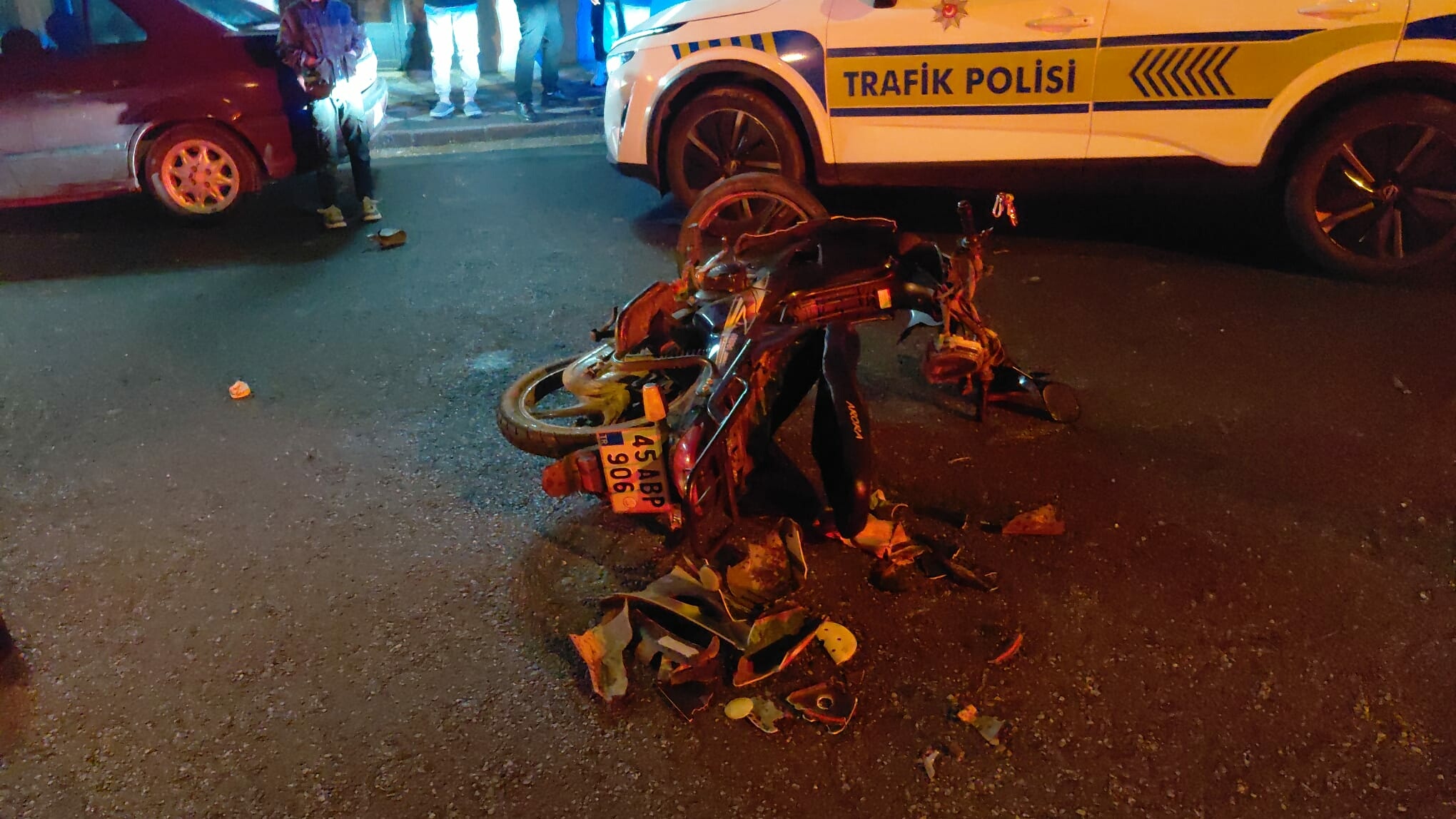Manisa'da Kan Donduran Kaza: Motosiklet Sürücüsü Ağır Yaralandı, O Anlar Kamerada!