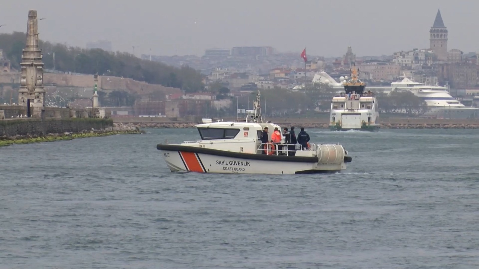 Kadıköy'den Beşiktaş'a Vapurla Geçen Azerbaycanlı Kadın Kayboldu, Denizde Aranıyor
