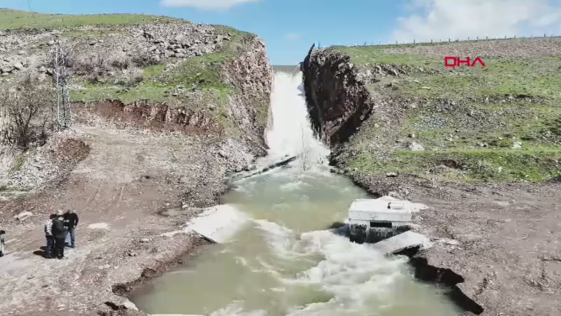 Patnos Barajı Tam Doldu: Sel Tehlikesine Karşı Kapaklar Açıldı
