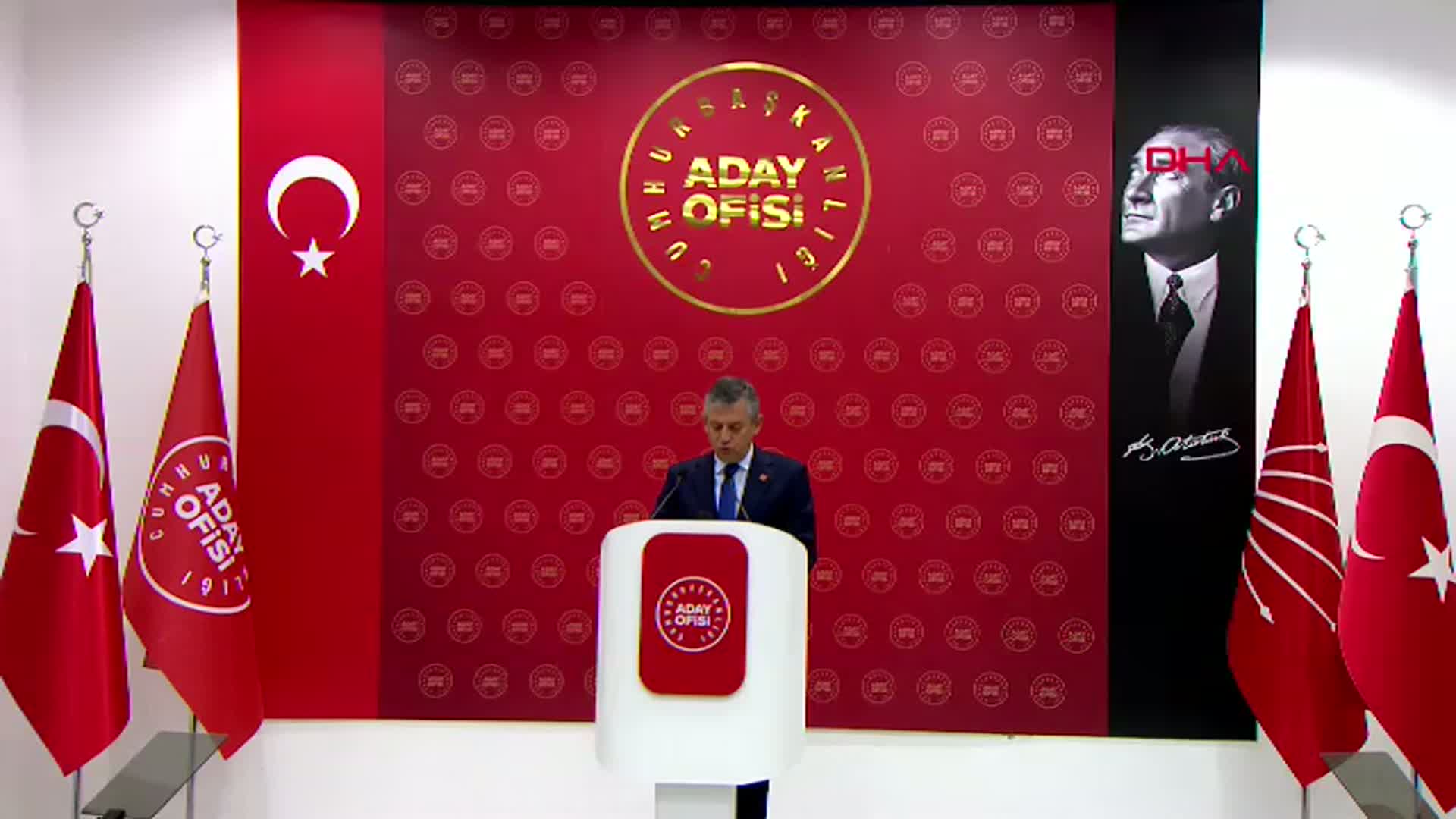 CHP'den İktidar Hamlesi: Özgür Özel'den "Savunmadan Hücuma" Çağrısı