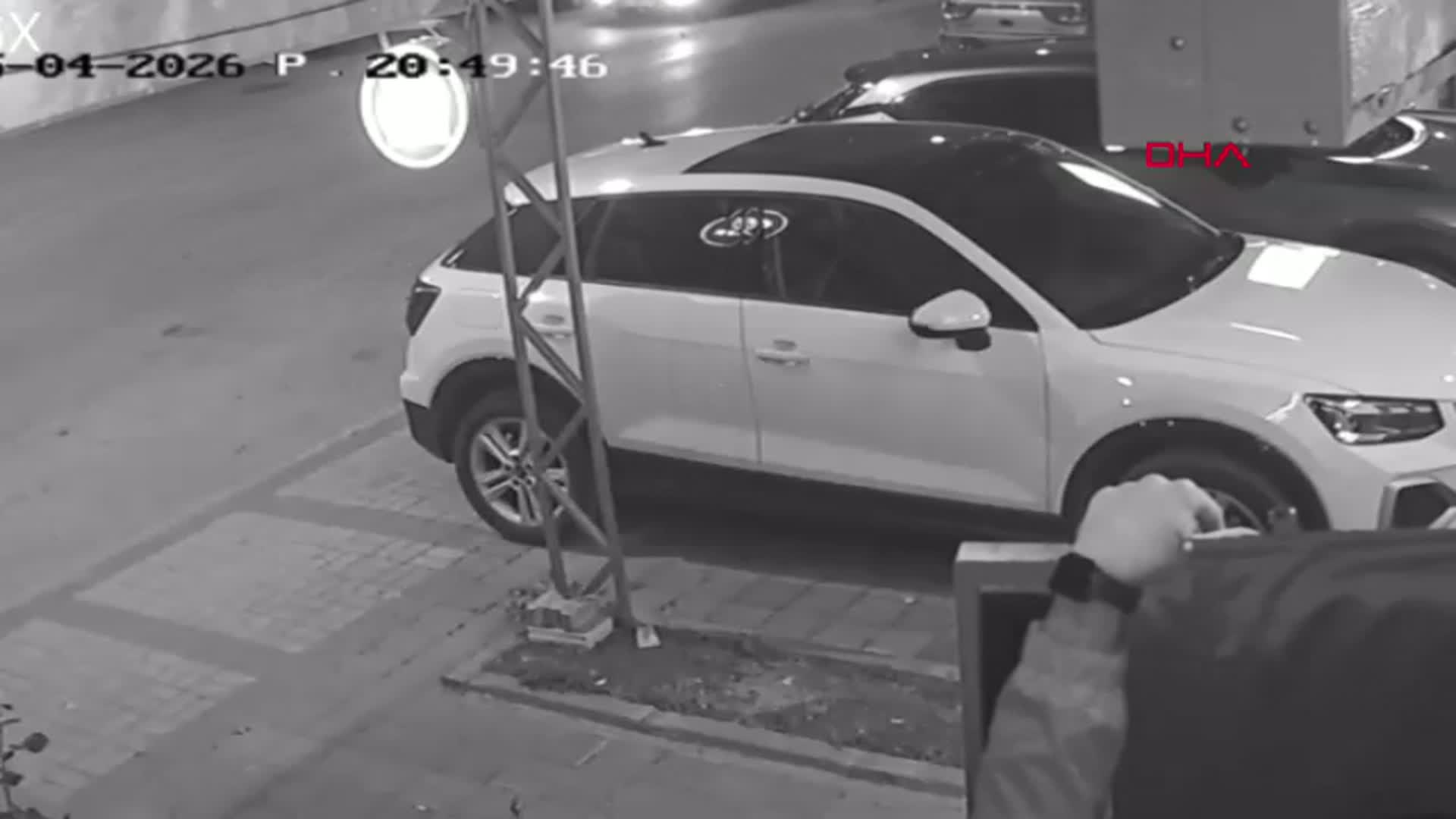 Edirne'de Trafik Kazası Kamerada: Motosiklet ve Otomobil Çarpıştı, 2 Yaralı