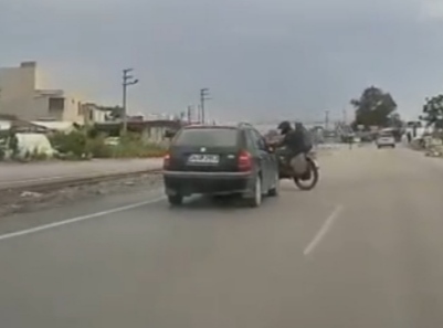 Hatay'da Korkunç Kaza: Motosiklete Çarpan Otomobil Can Aldı, Bir Kişi Ağır Yaralandı
